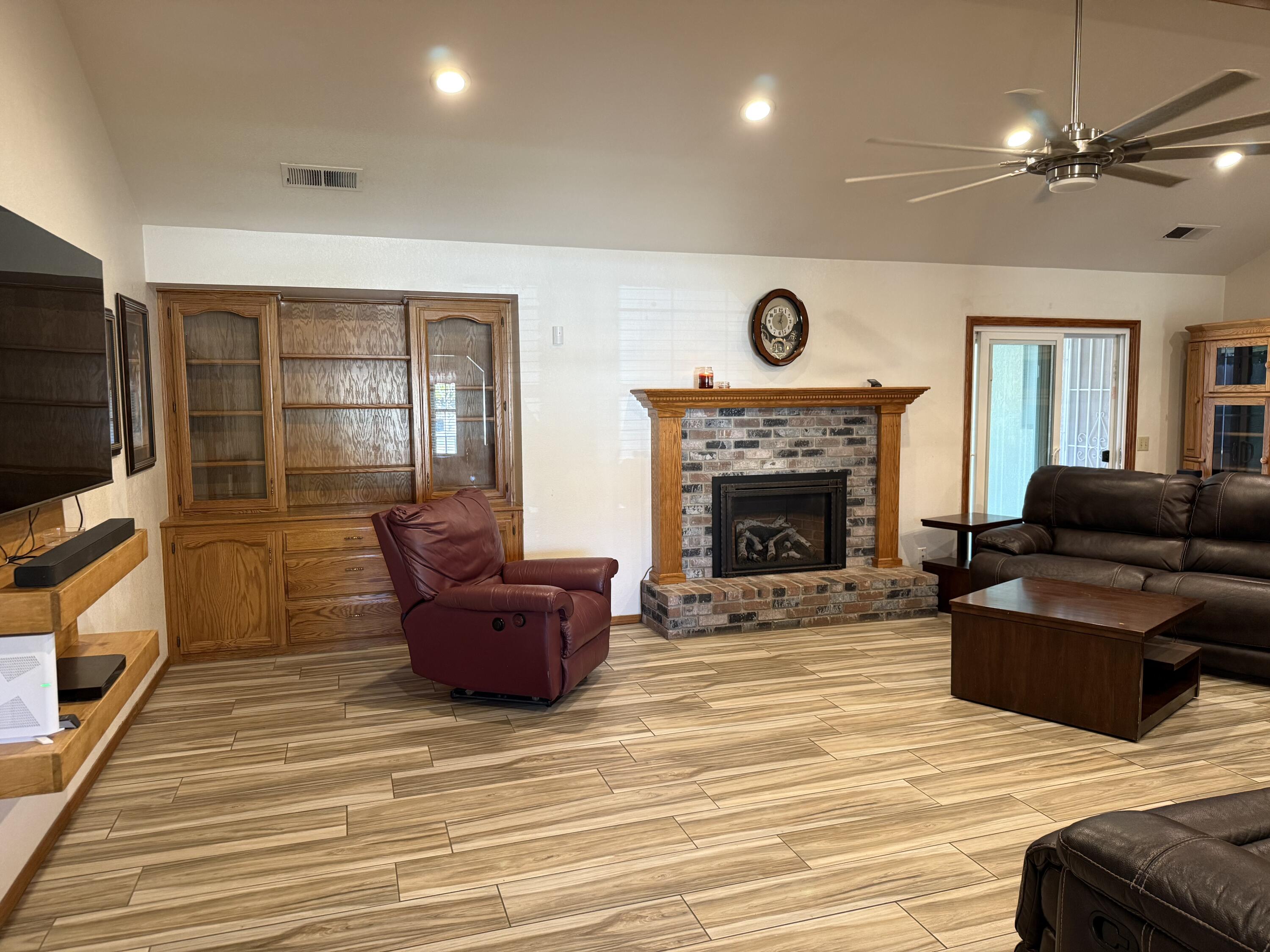 315 E Washington Ave, Tulare, CA 93274