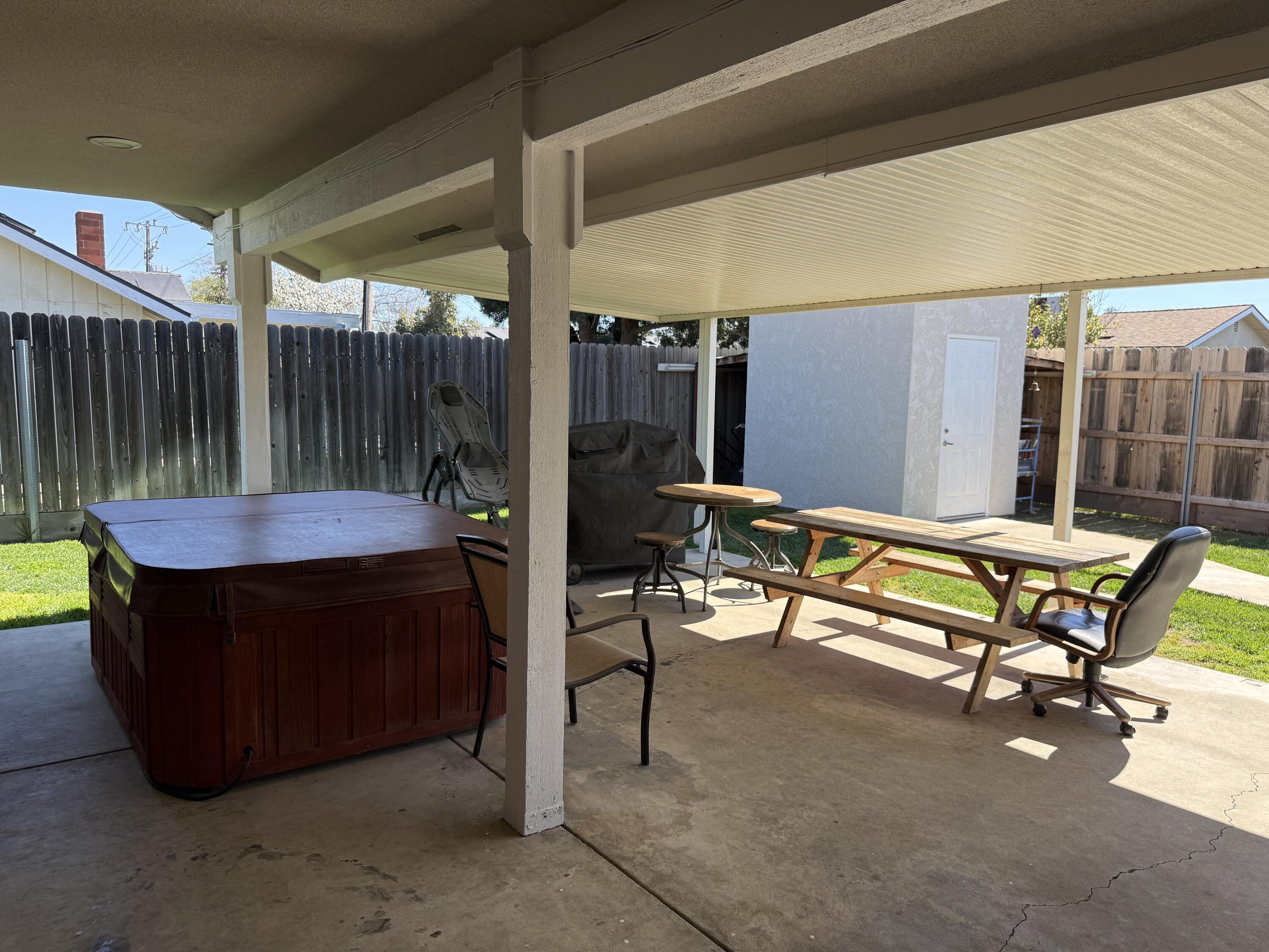 315 E Washington Ave, Tulare, CA 93274