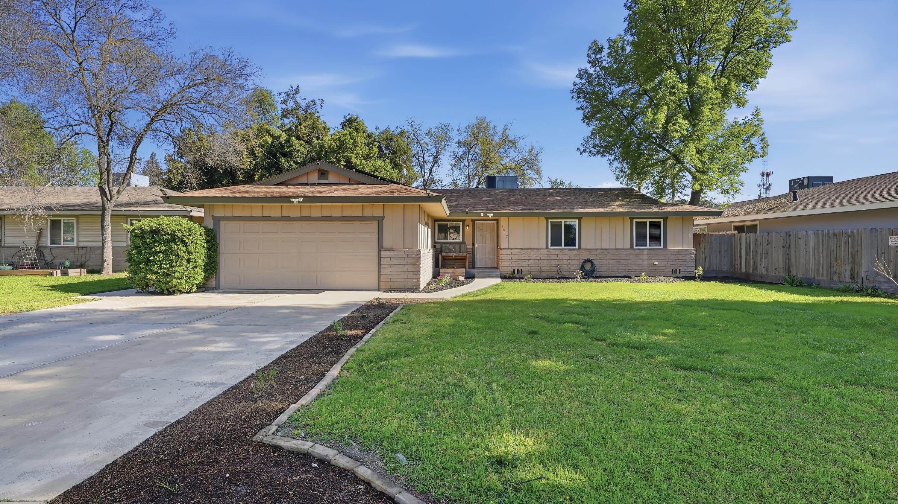 2607 W Dartmouth Ave, Visalia, CA 93277