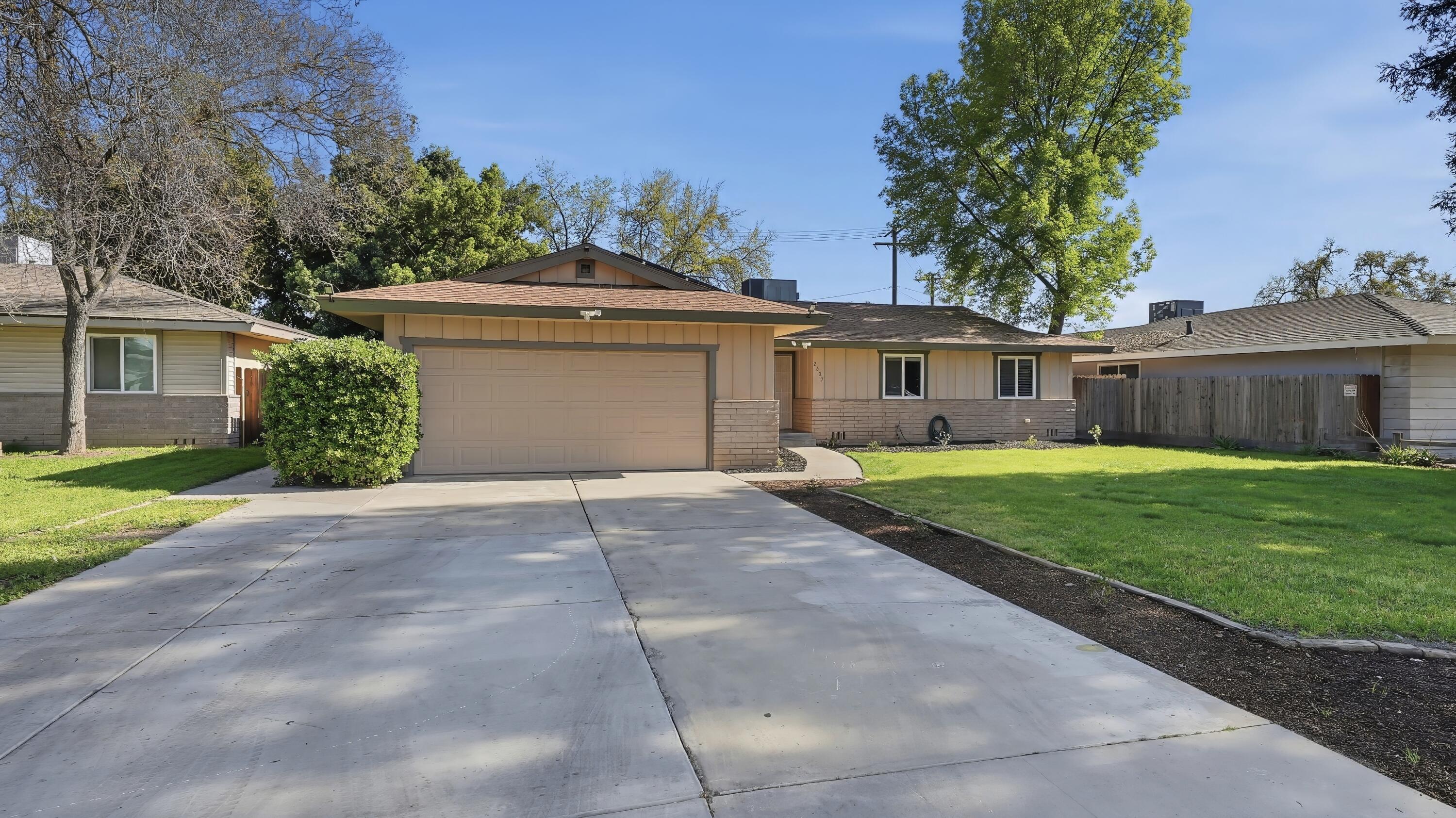 2607 W Dartmouth Ave, Visalia, CA 93277