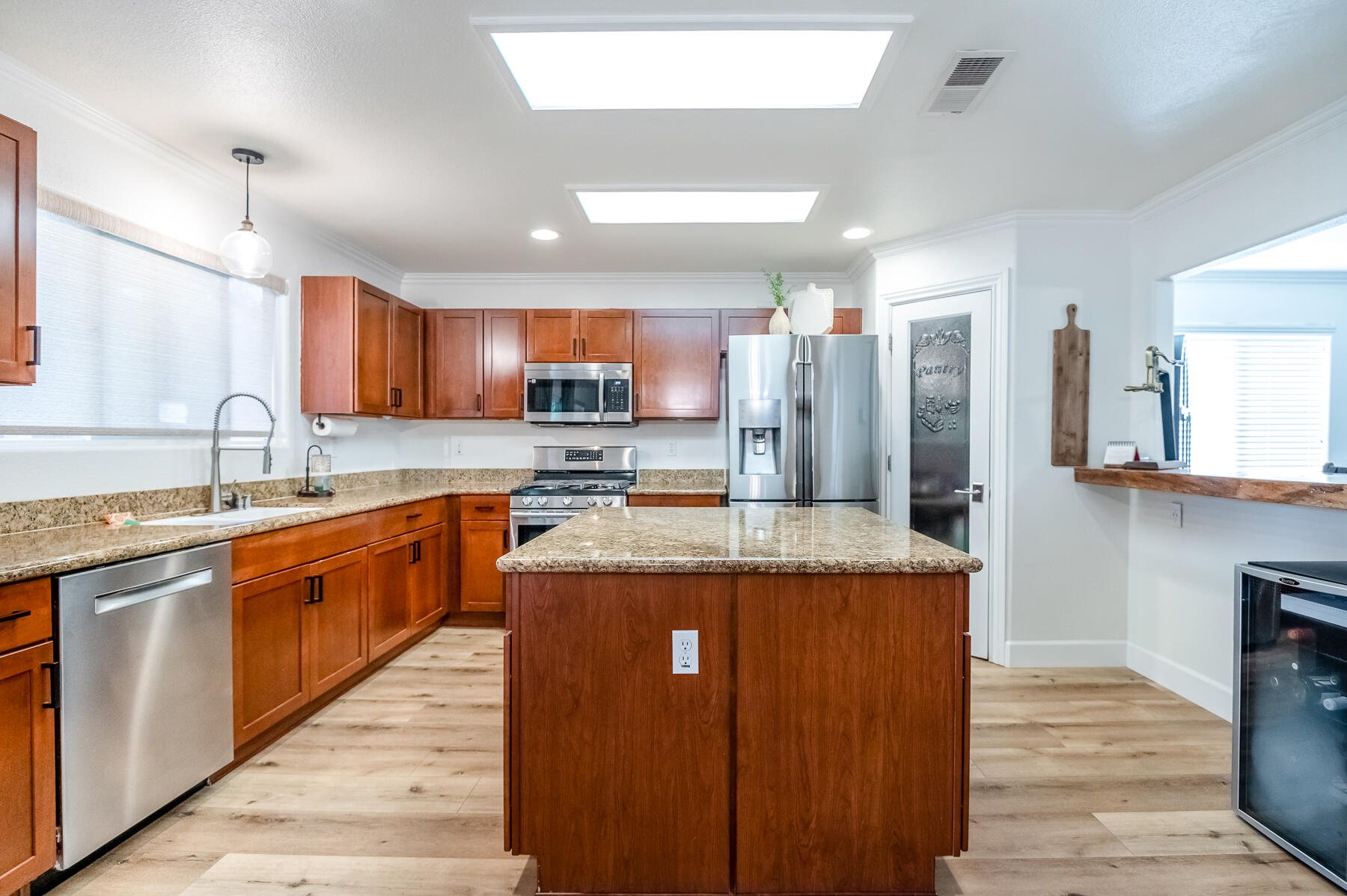 3243 W Sedona Ave, Visalia, CA 93291