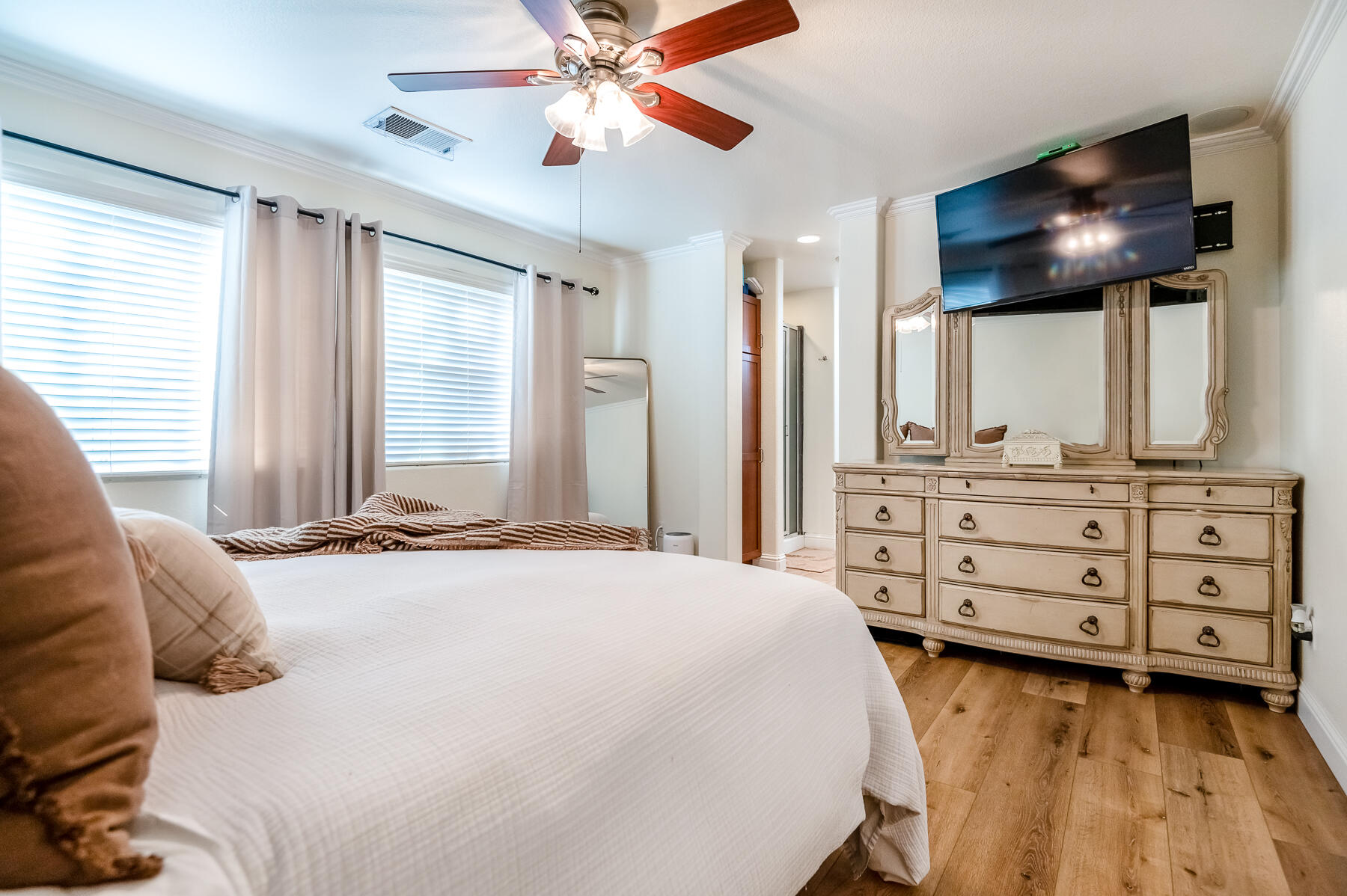 3243 W Sedona Ave, Visalia, CA 93291