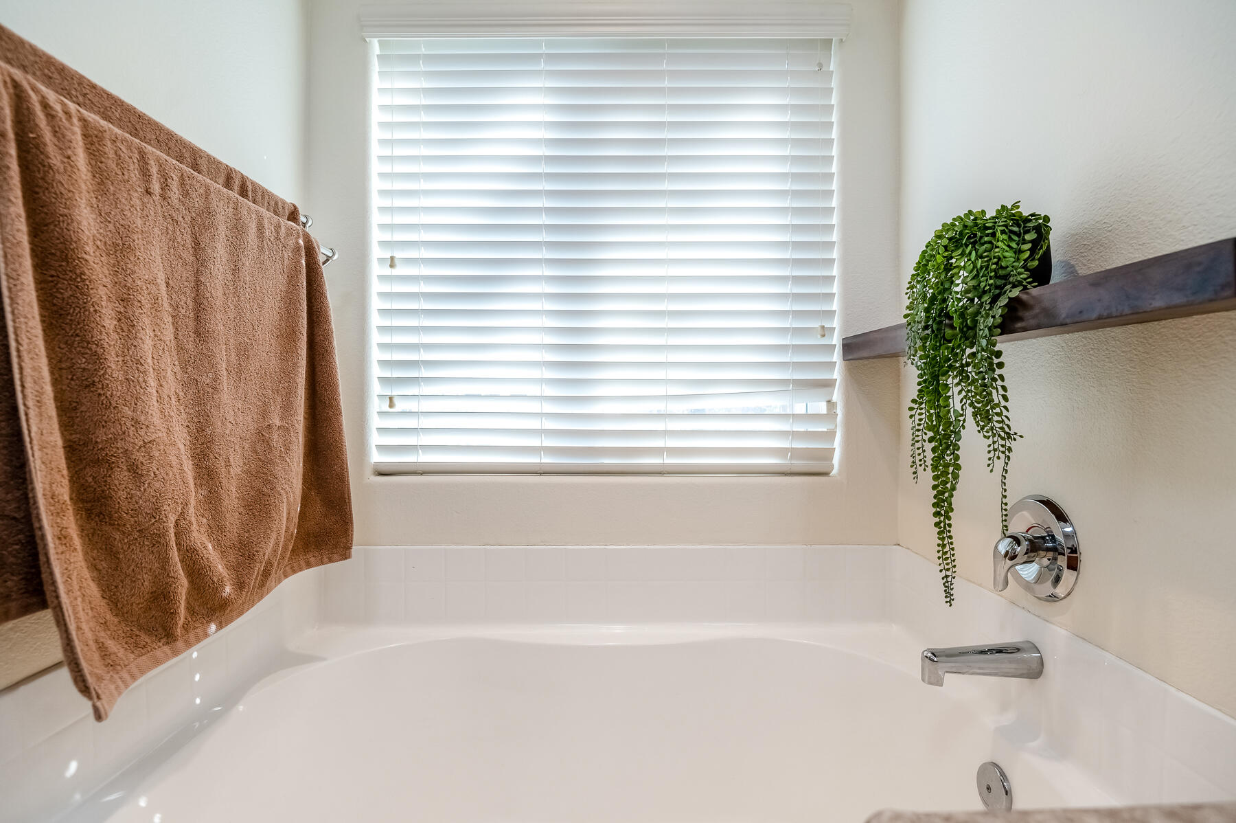 3243 W Sedona Ave, Visalia, CA 93291