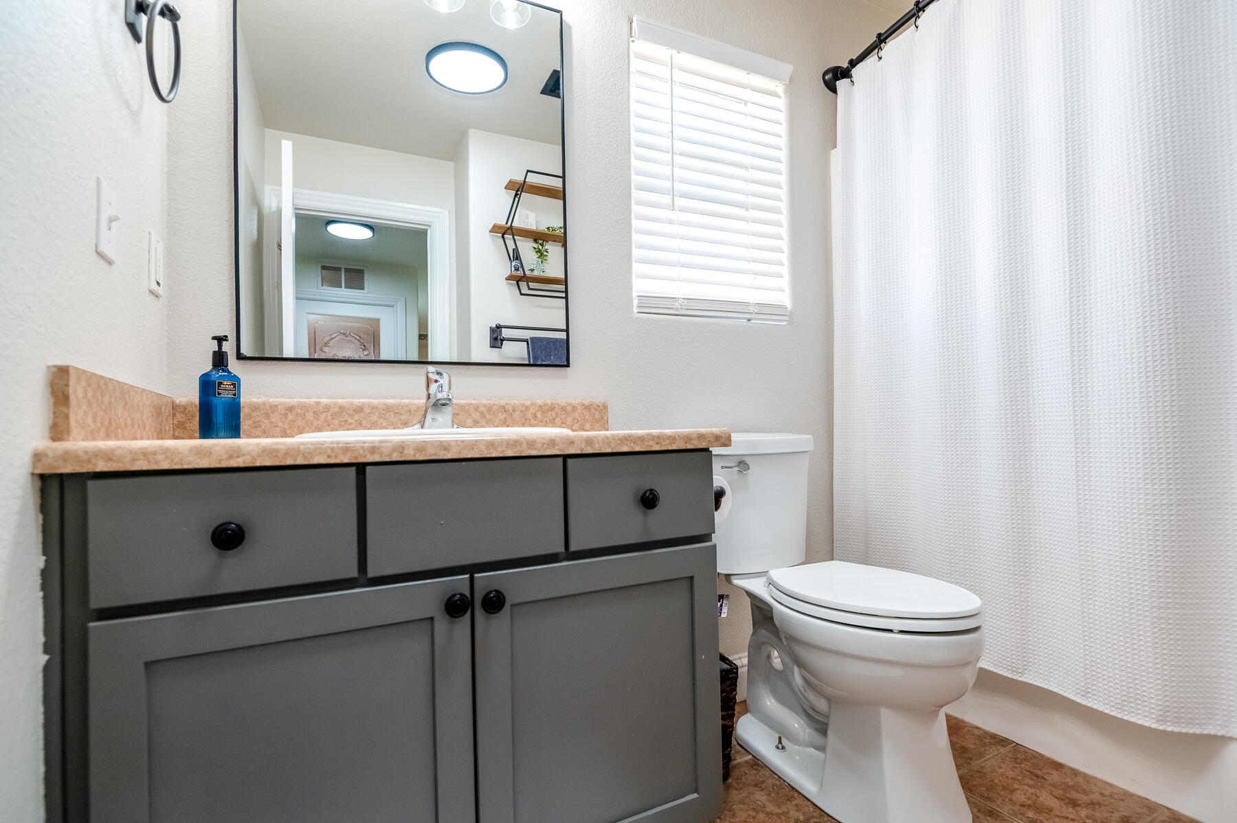 3243 W Sedona Ave, Visalia, CA 93291