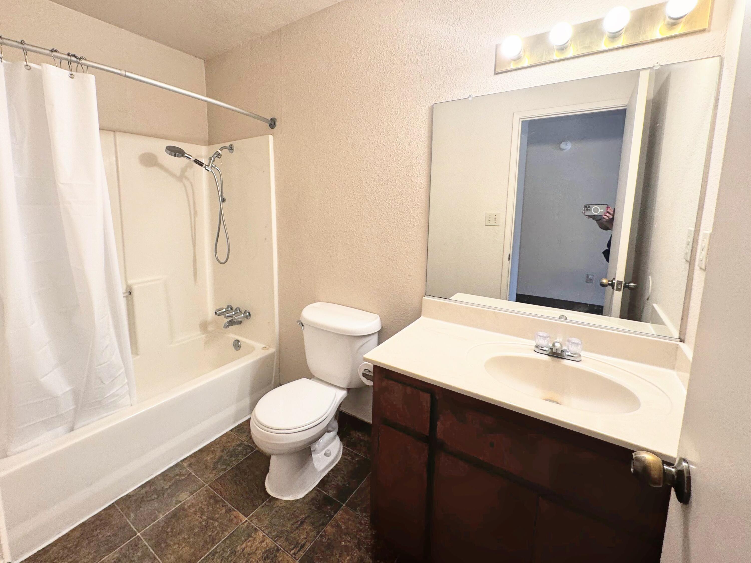 253 W Belleview Ave, Porterville, CA 93257