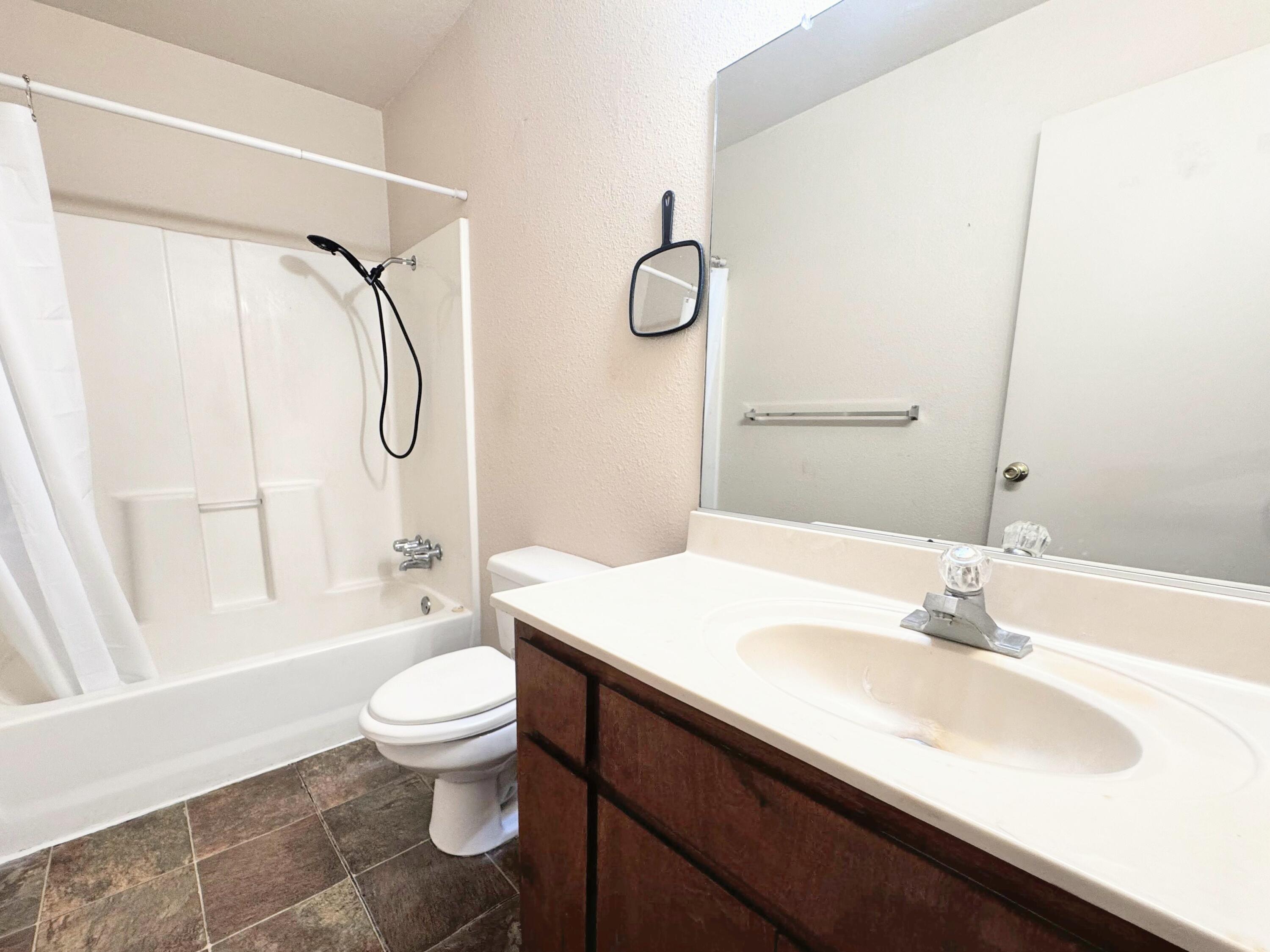 253 W Belleview Ave, Porterville, CA 93257