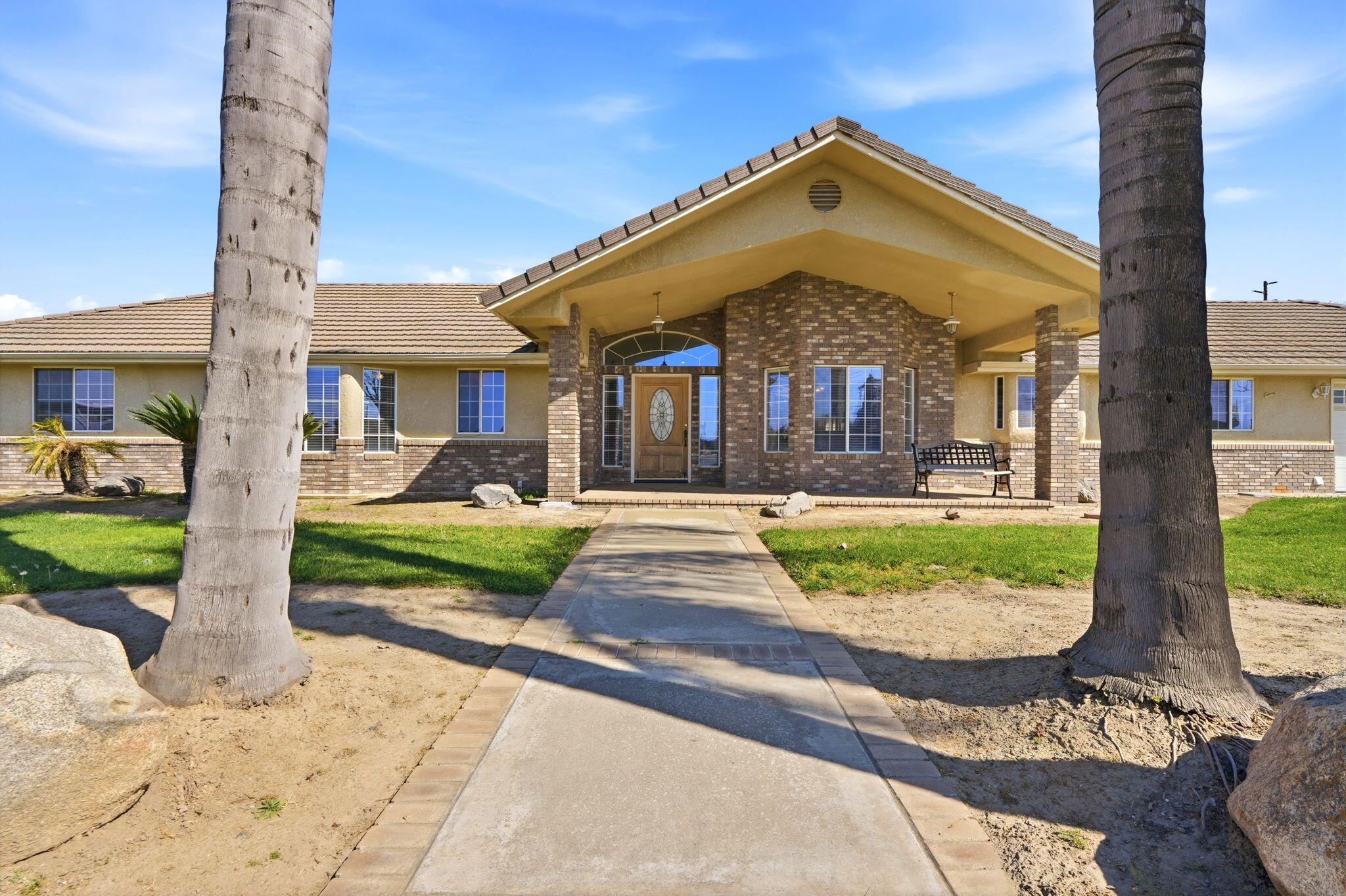 2702 E Goshen Ave, Visalia, CA 93292