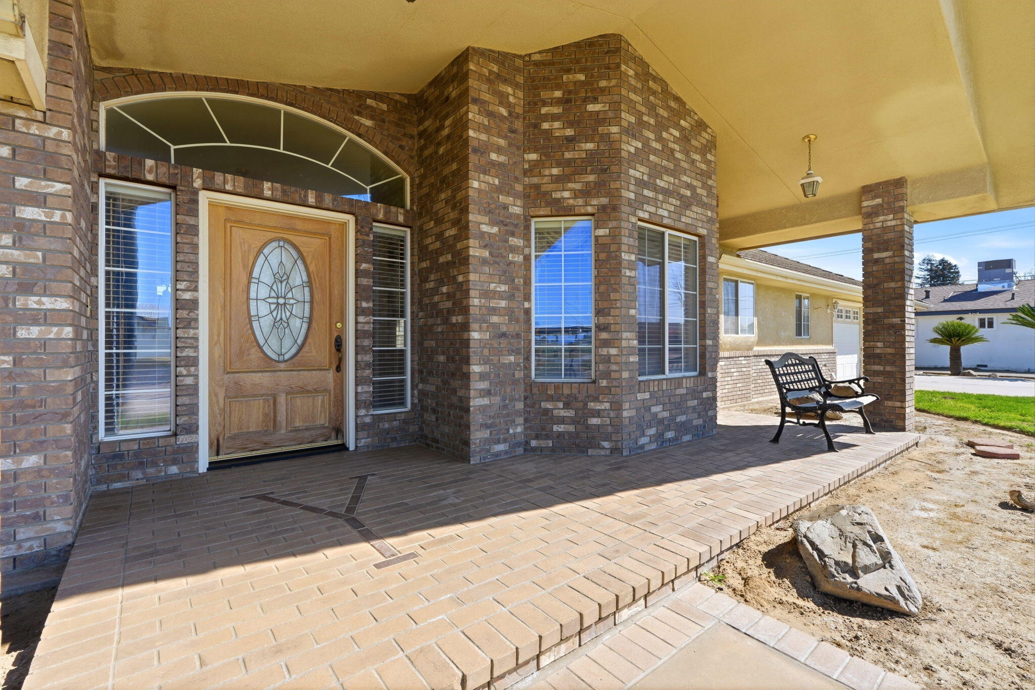 2702 E Goshen Ave, Visalia, CA 93292