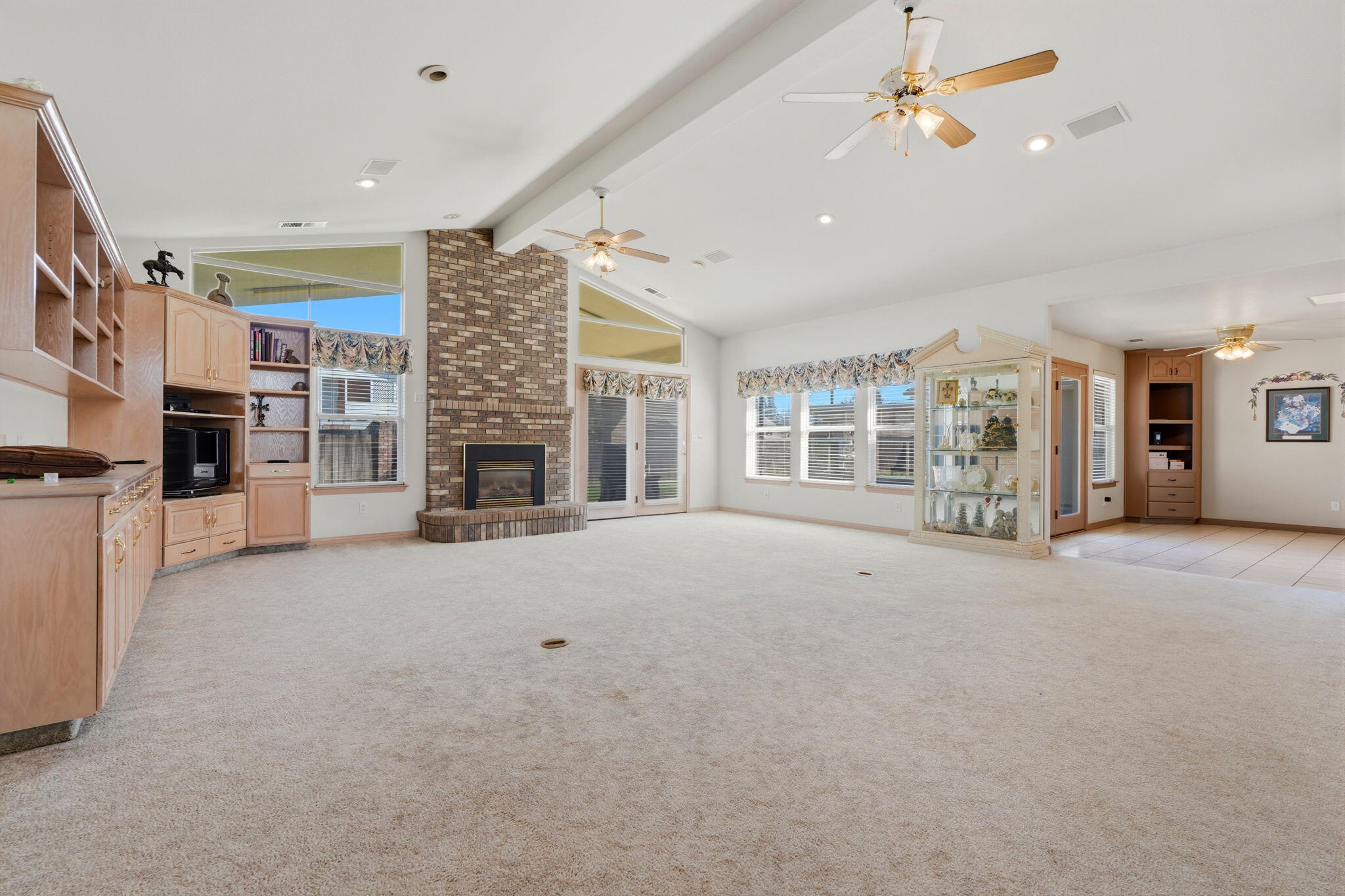 2702 E Goshen Ave, Visalia, CA 93292