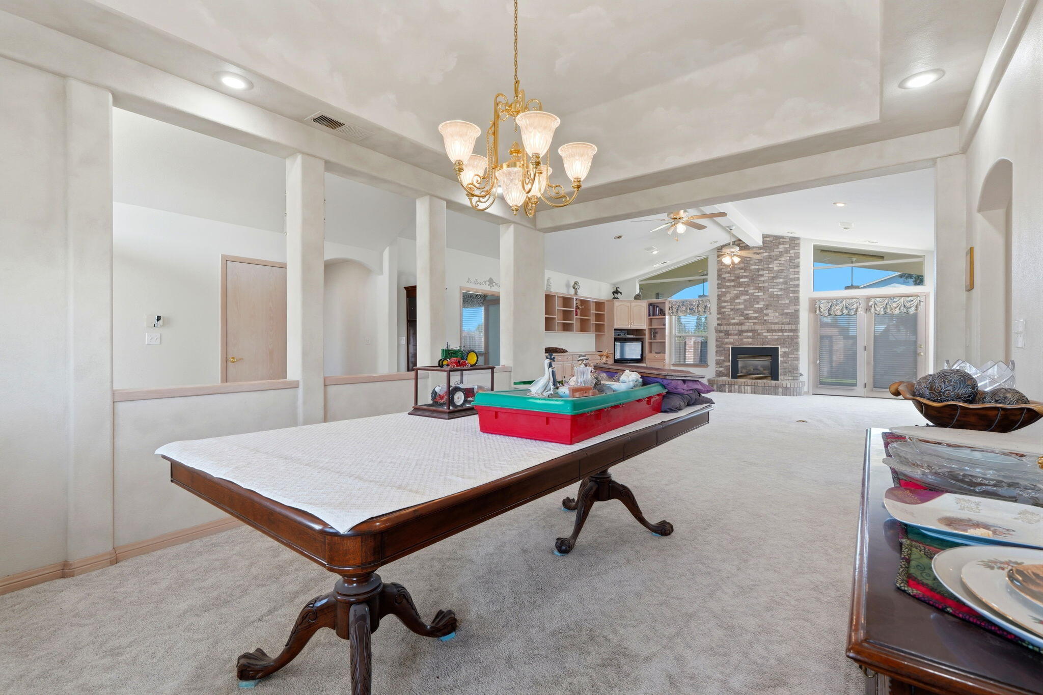 2702 E Goshen Ave, Visalia, CA 93292