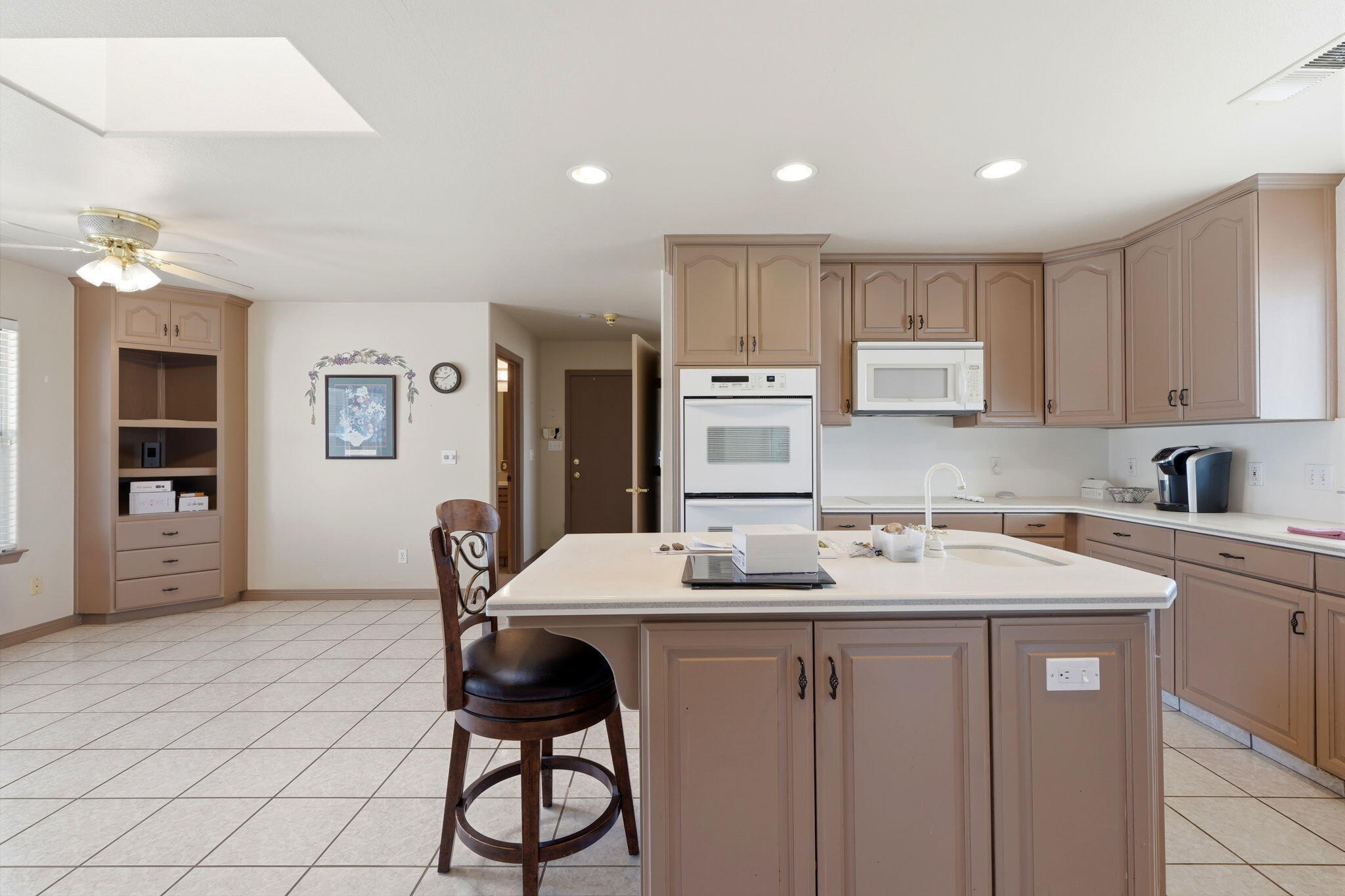 2702 E Goshen Ave, Visalia, CA 93292