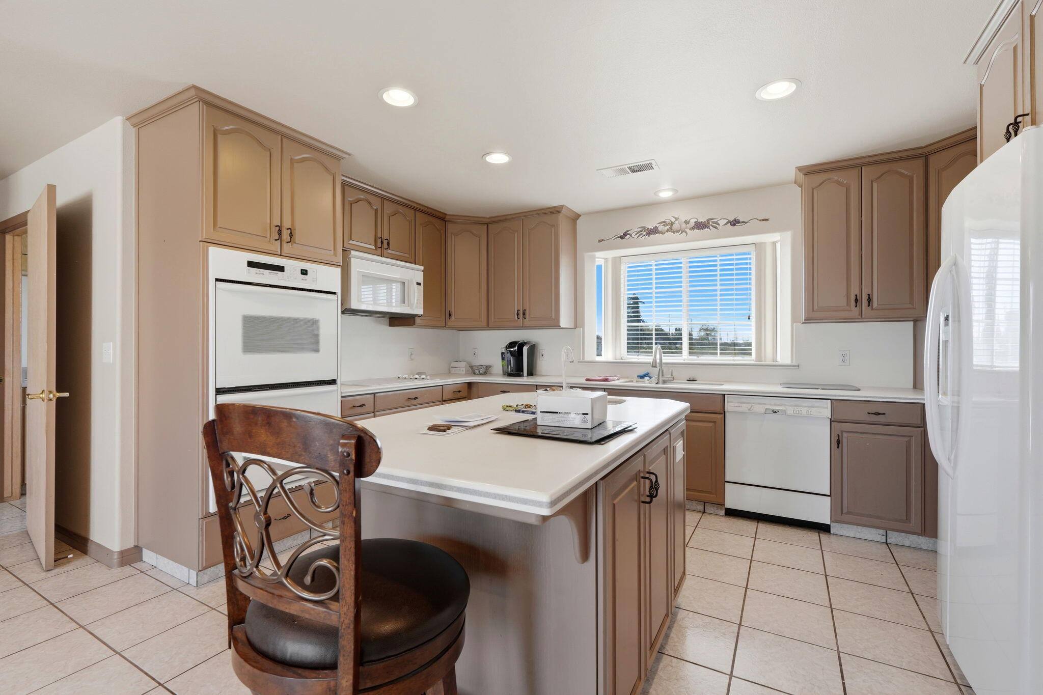 2702 E Goshen Ave, Visalia, CA 93292