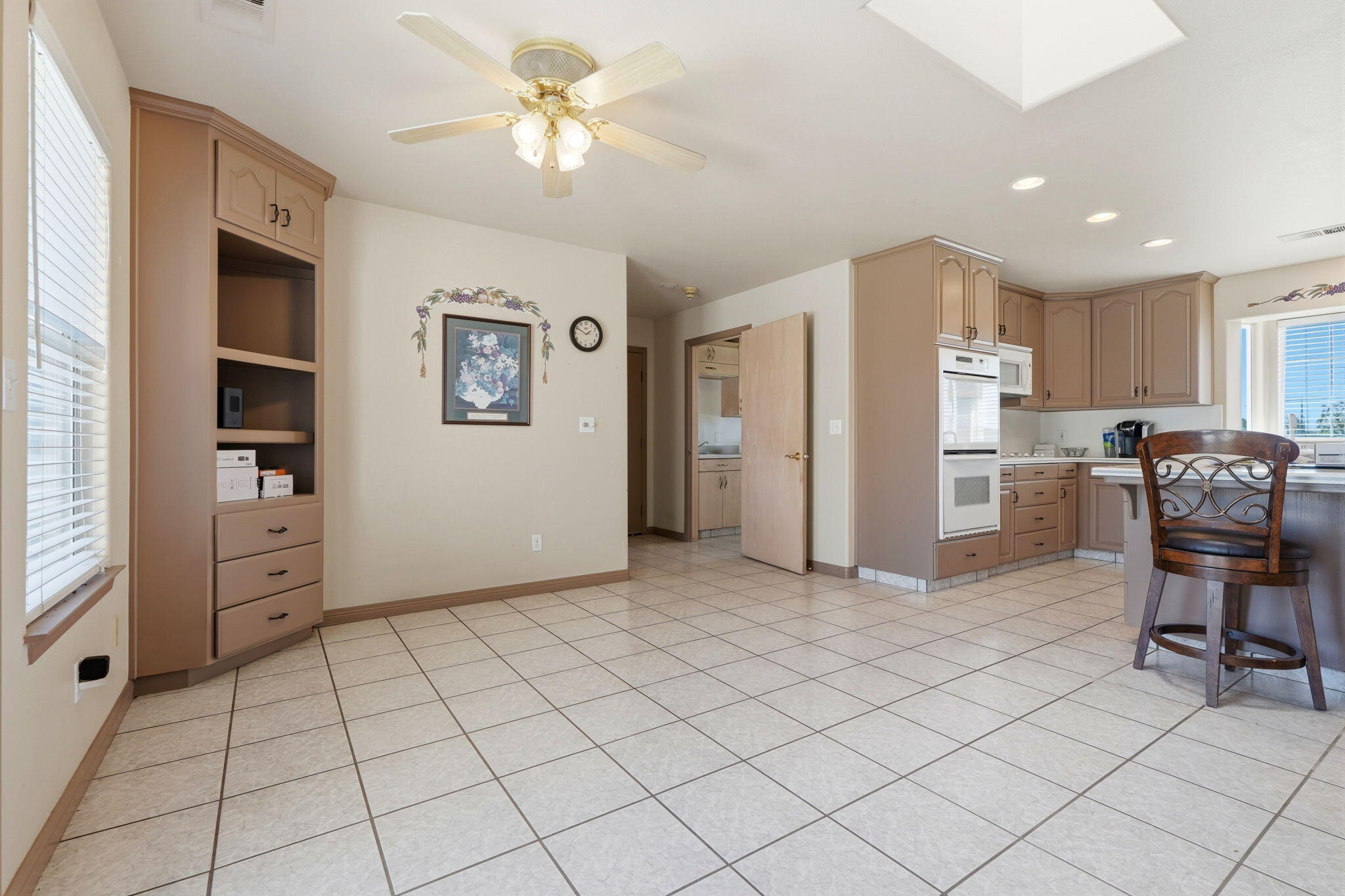 2702 E Goshen Ave, Visalia, CA 93292