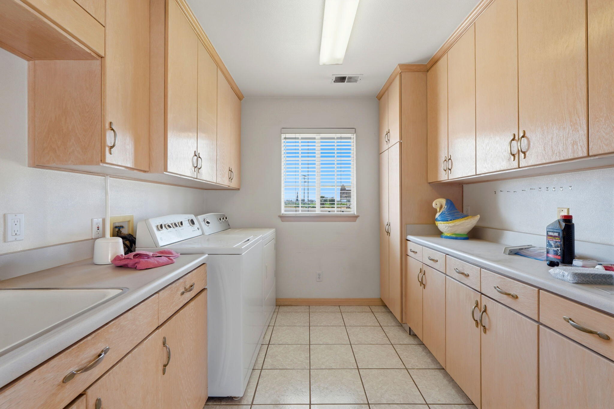 2702 E Goshen Ave, Visalia, CA 93292