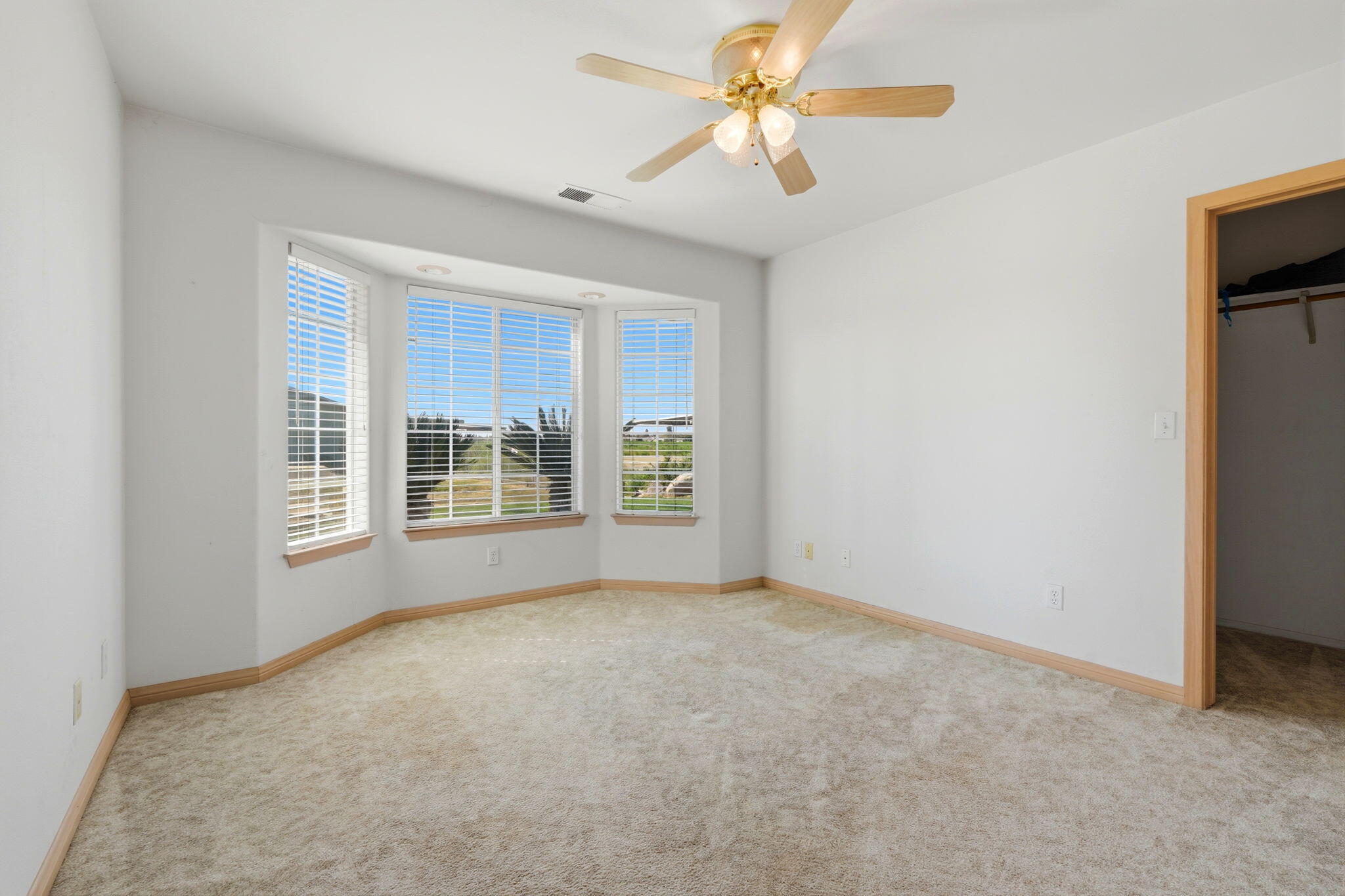 2702 E Goshen Ave, Visalia, CA 93292