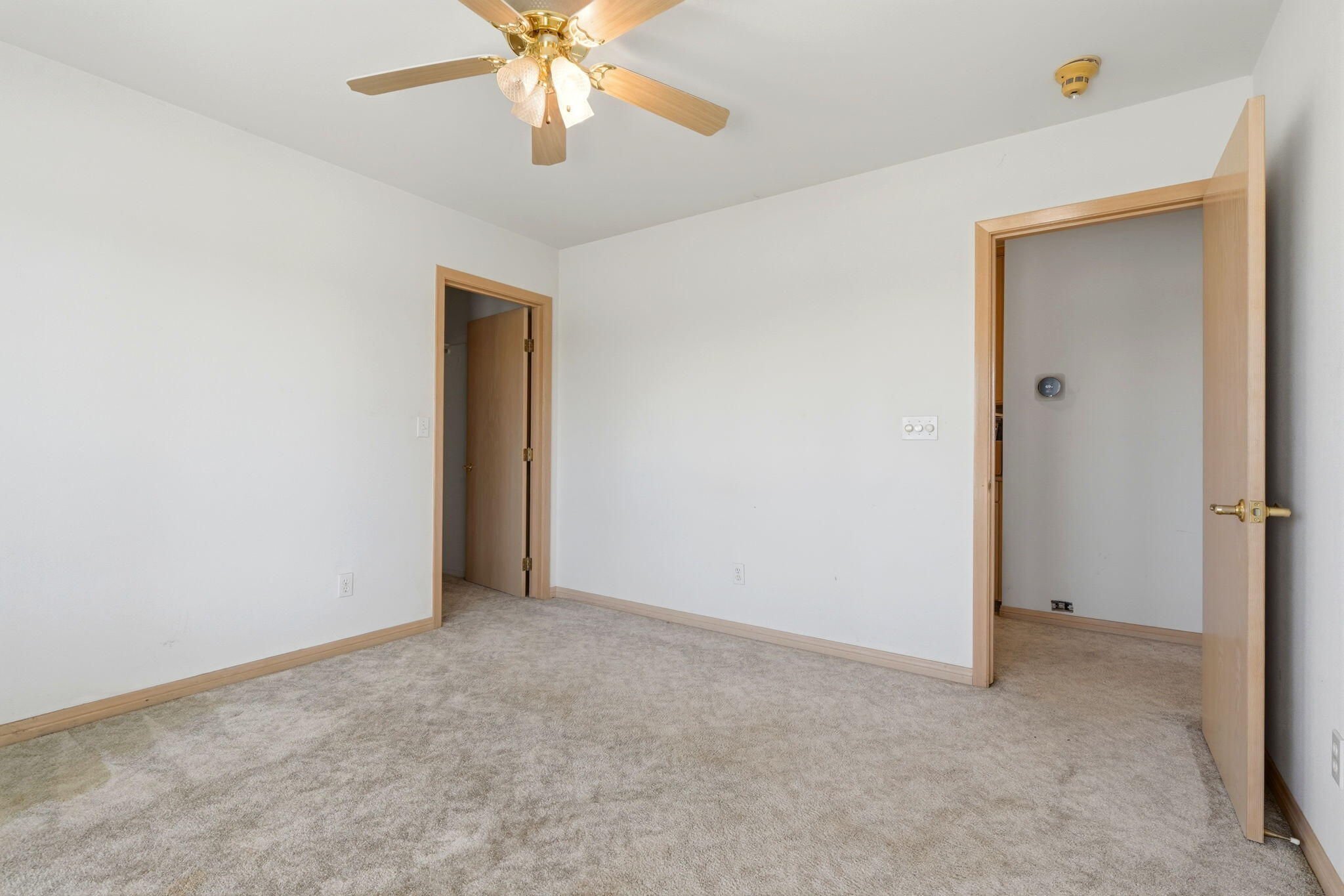 2702 E Goshen Ave, Visalia, CA 93292