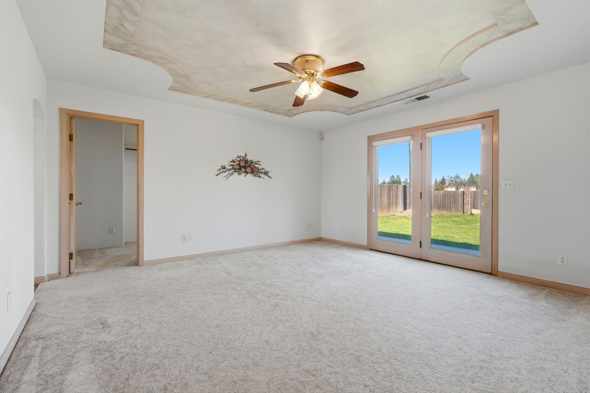 2702 E Goshen Ave, Visalia, CA 93292