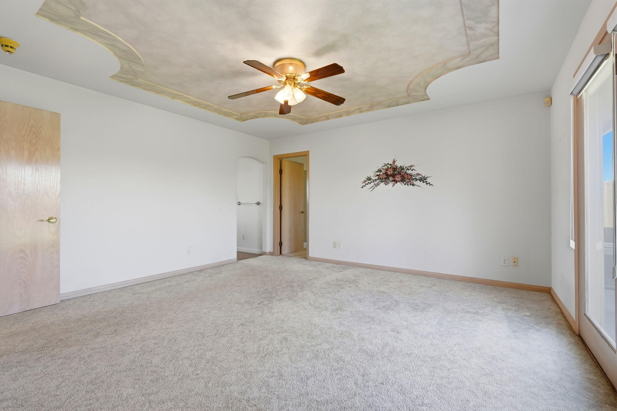 2702 E Goshen Ave, Visalia, CA 93292