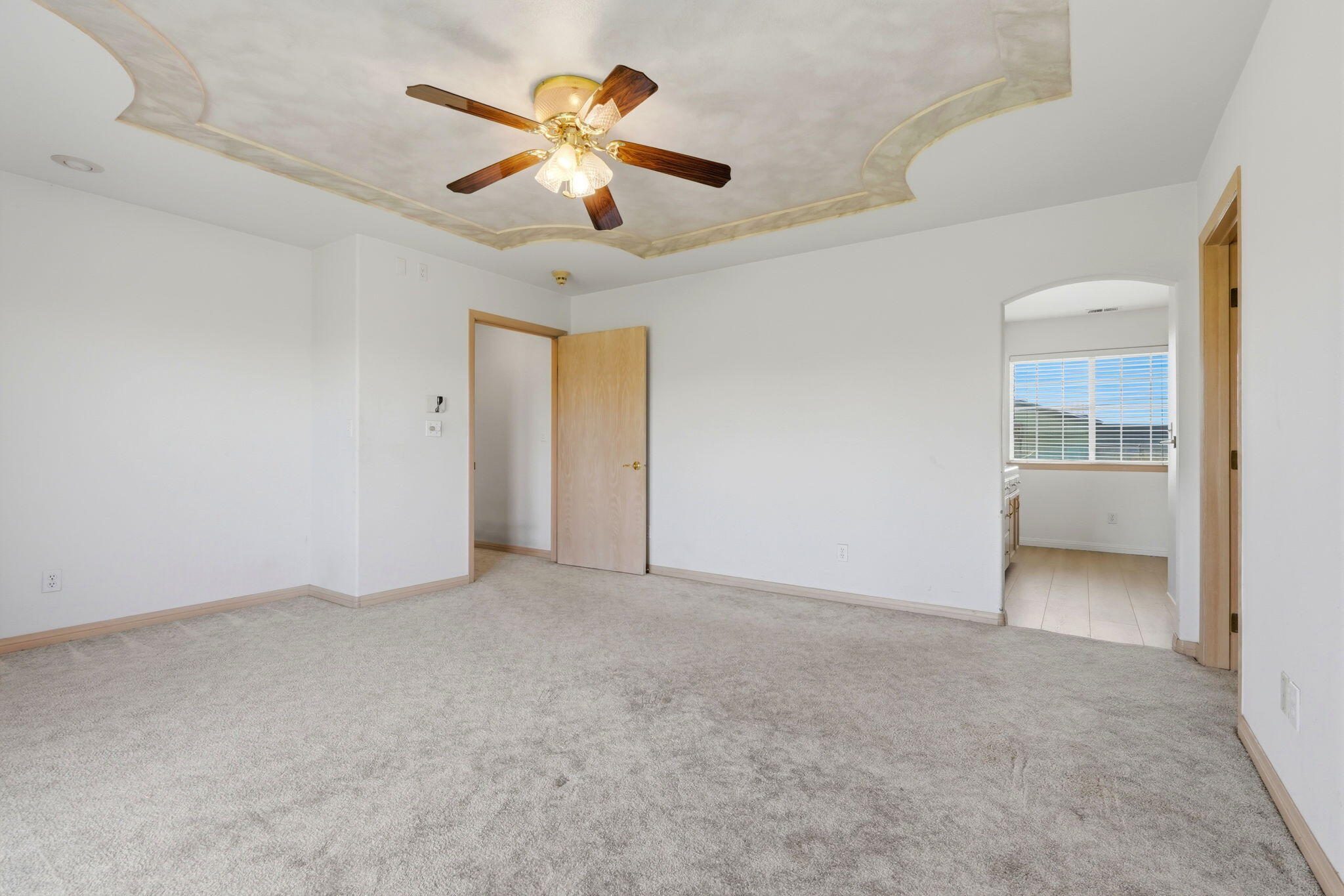 2702 E Goshen Ave, Visalia, CA 93292