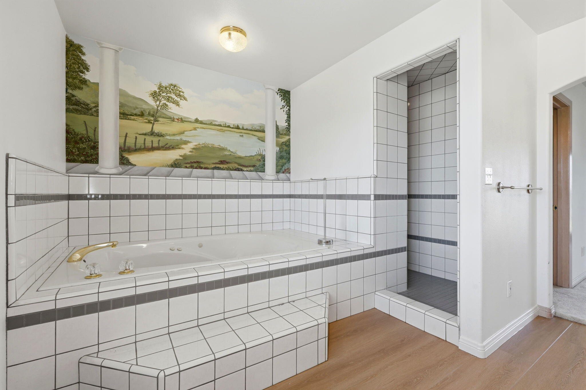 2702 E Goshen Ave, Visalia, CA 93292