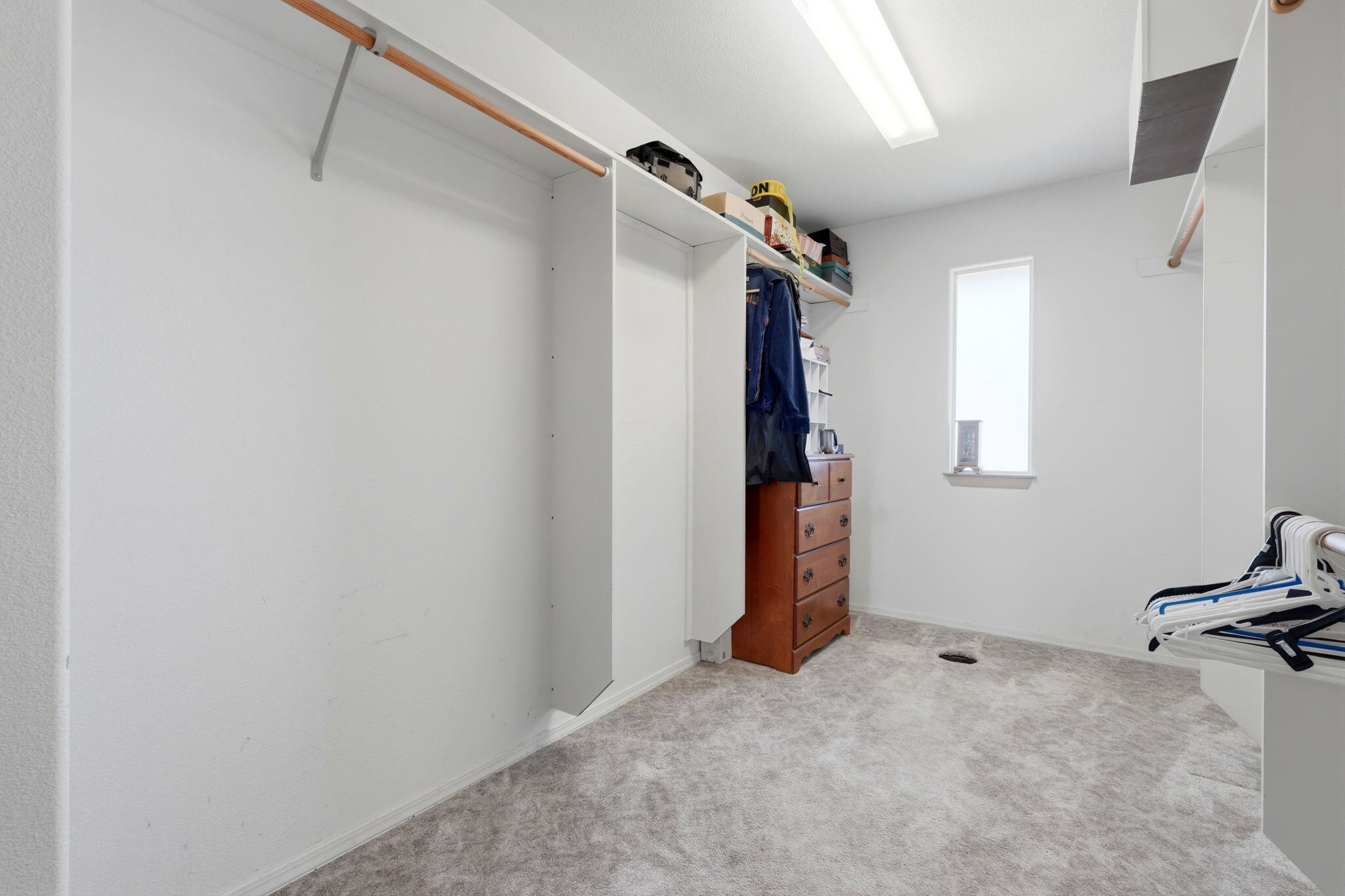 2702 E Goshen Ave, Visalia, CA 93292