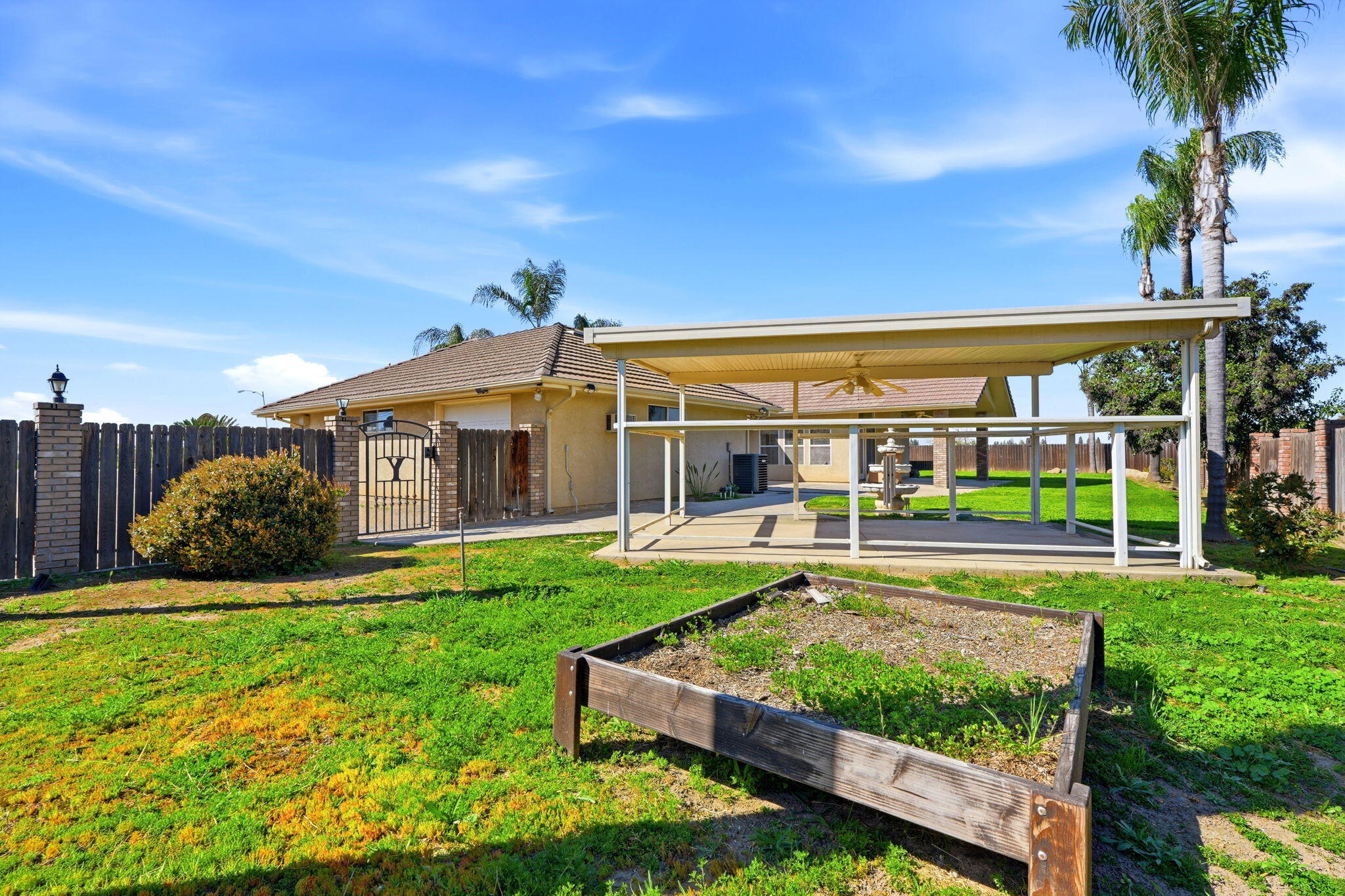 2702 E Goshen Ave, Visalia, CA 93292