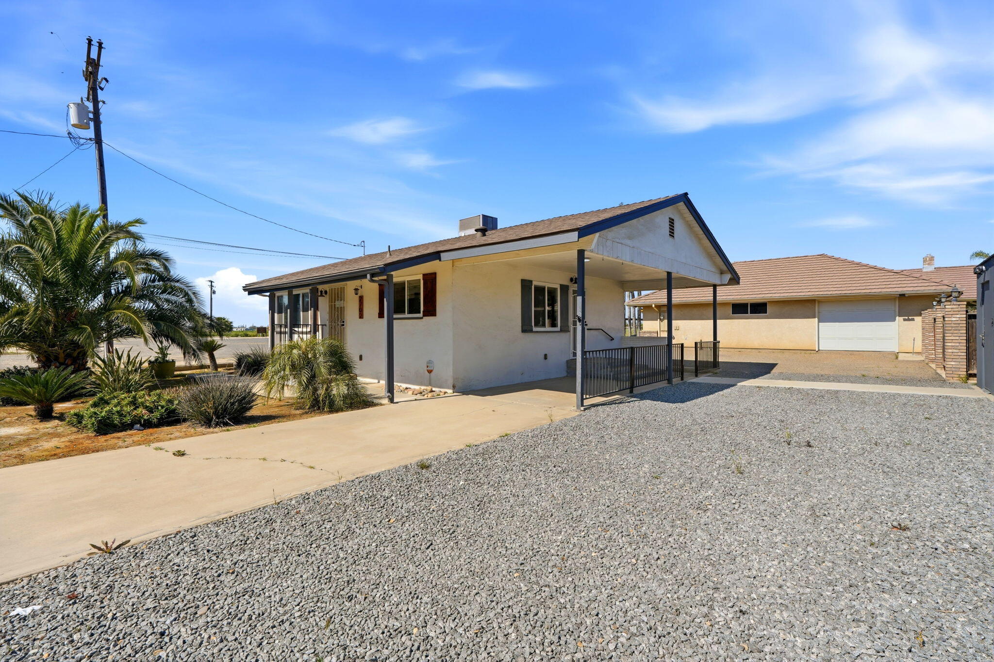 2702 E Goshen Ave, Visalia, CA 93292