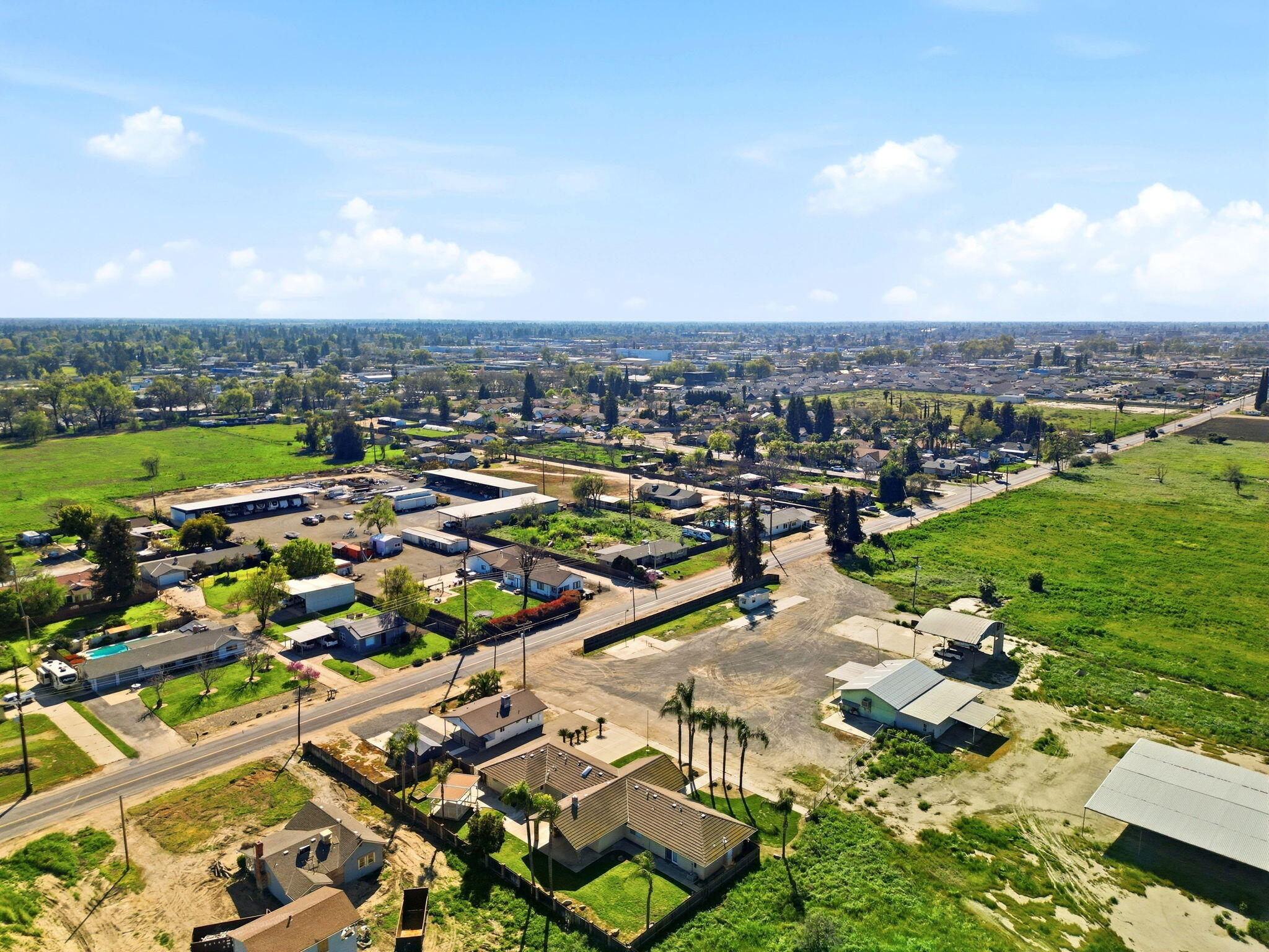 2702 E Goshen Ave, Visalia, CA 93292