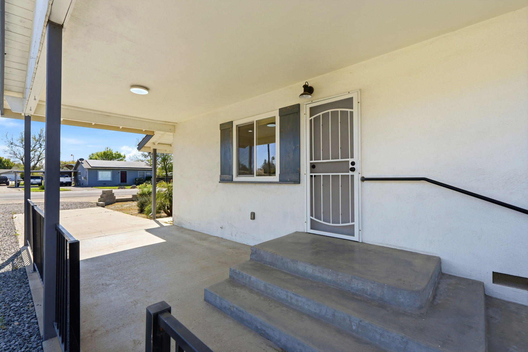 2702 E Goshen Ave, Visalia, CA 93292