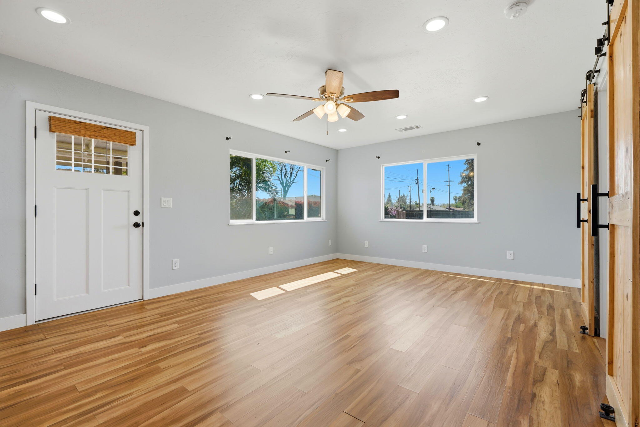 2702 E Goshen Ave, Visalia, CA 93292