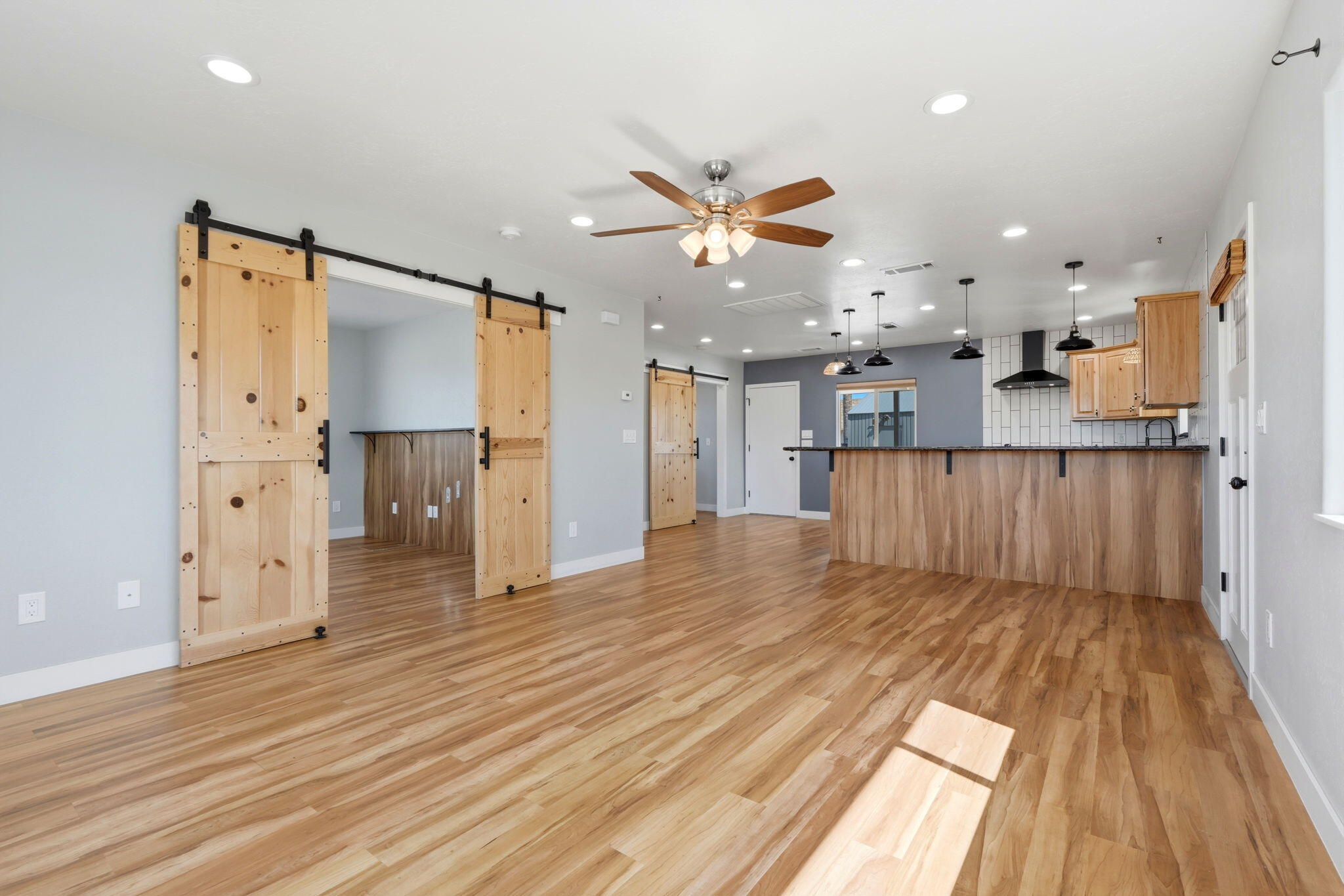 2702 E Goshen Ave, Visalia, CA 93292