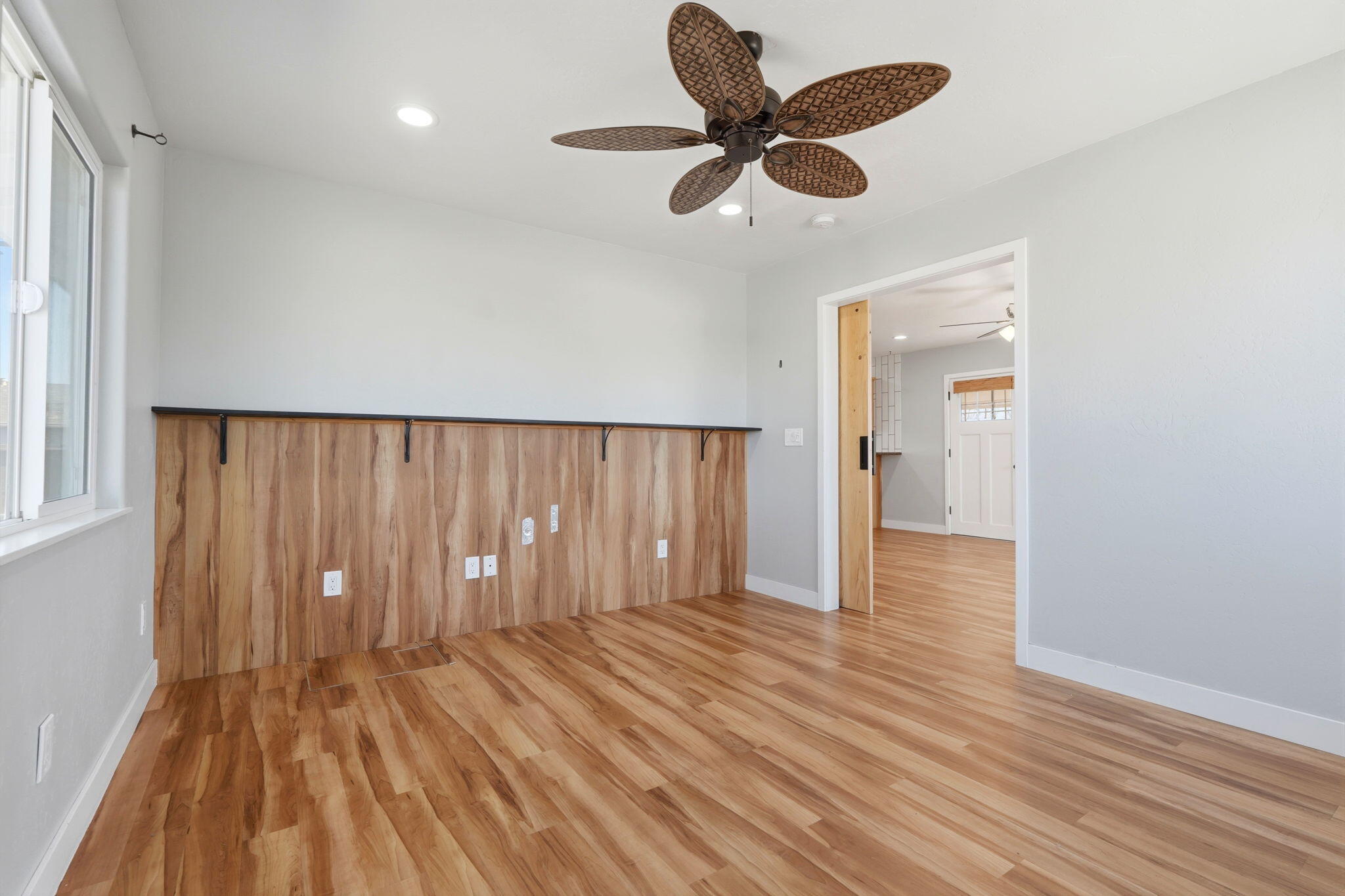 2702 E Goshen Ave, Visalia, CA 93292