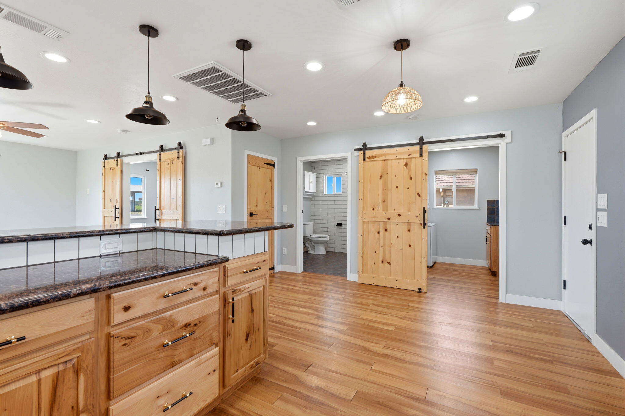 2702 E Goshen Ave, Visalia, CA 93292