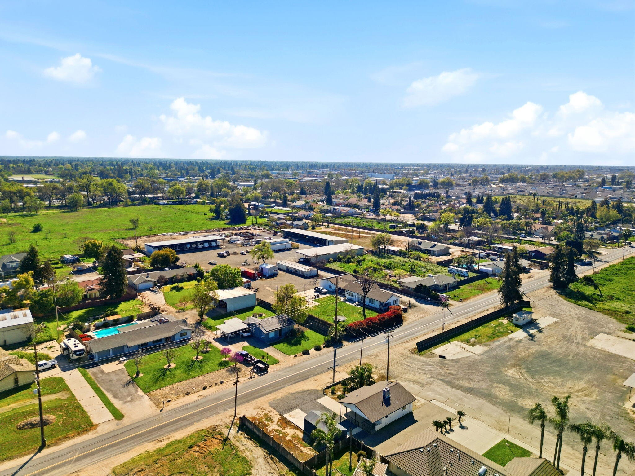 2702 E Goshen Ave, Visalia, CA 93292