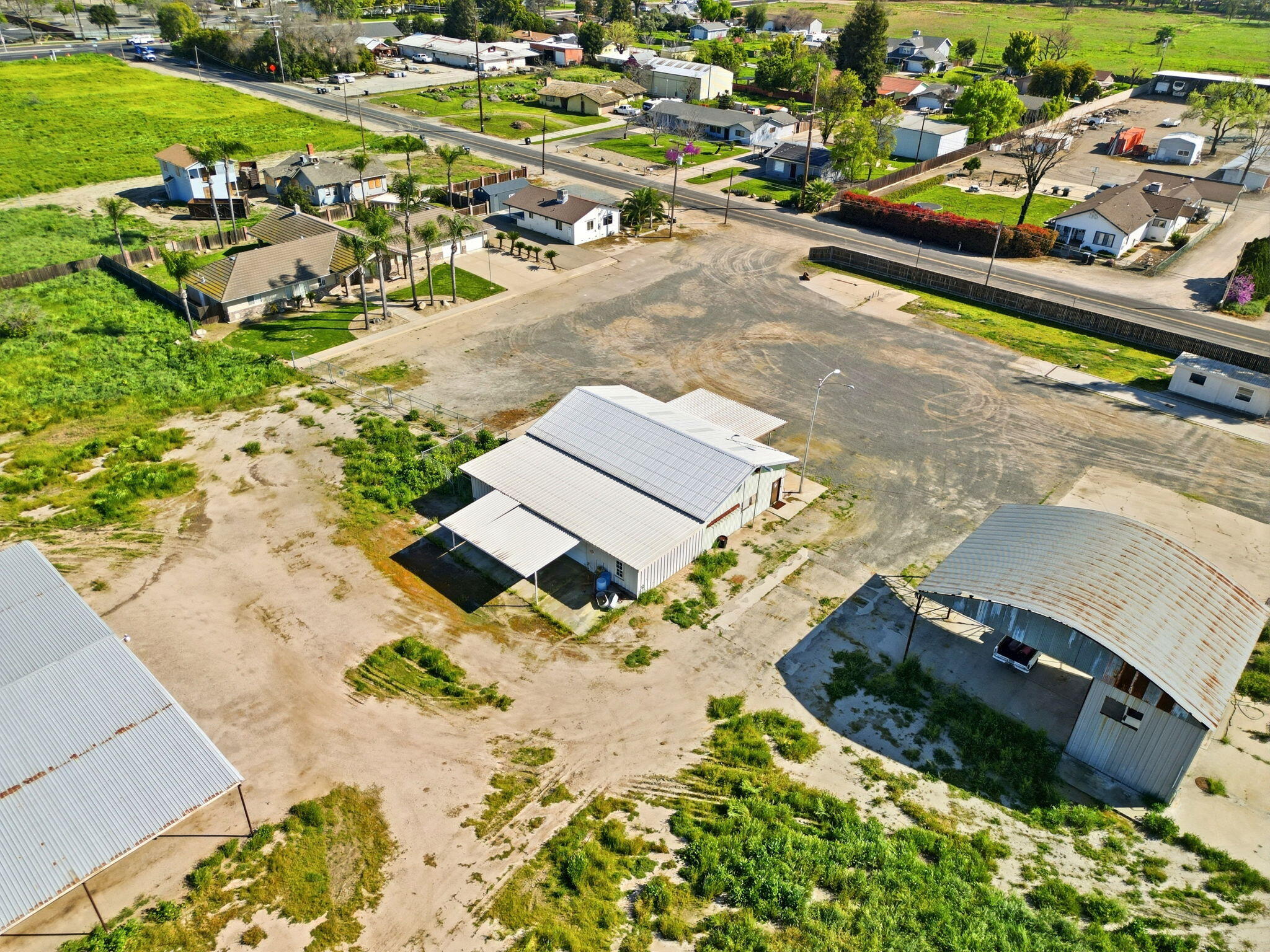 2702 E Goshen Ave, Visalia, CA 93292