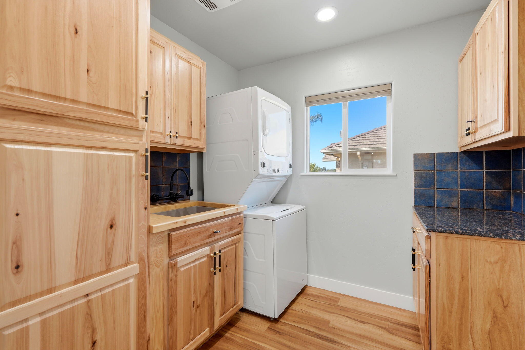 2702 E Goshen Ave, Visalia, CA 93292