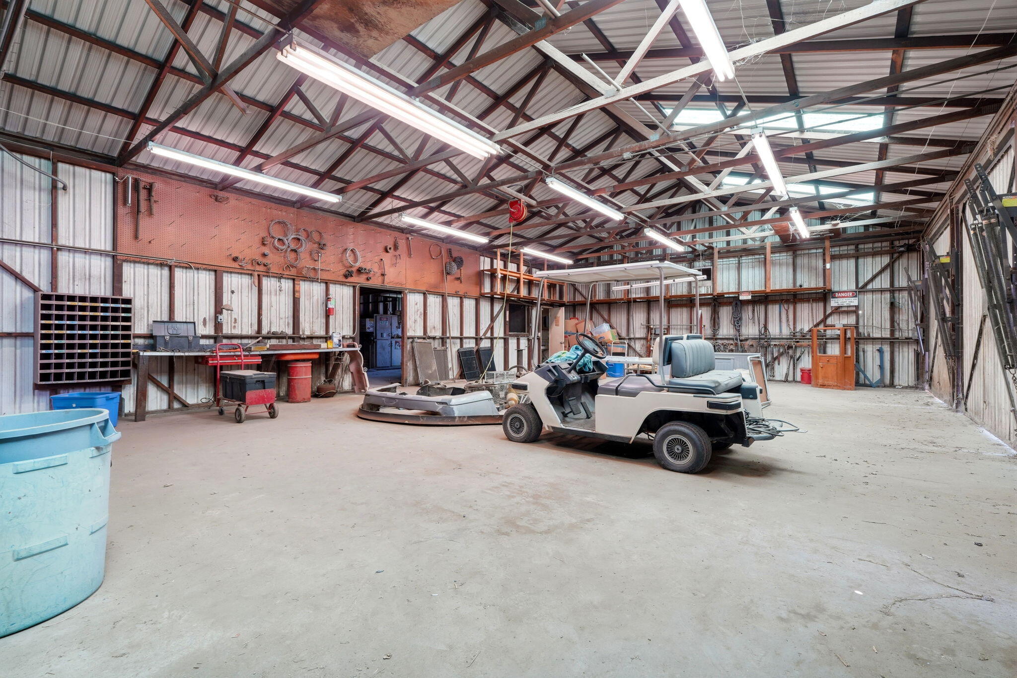 2702 E Goshen Ave, Visalia, CA 93292