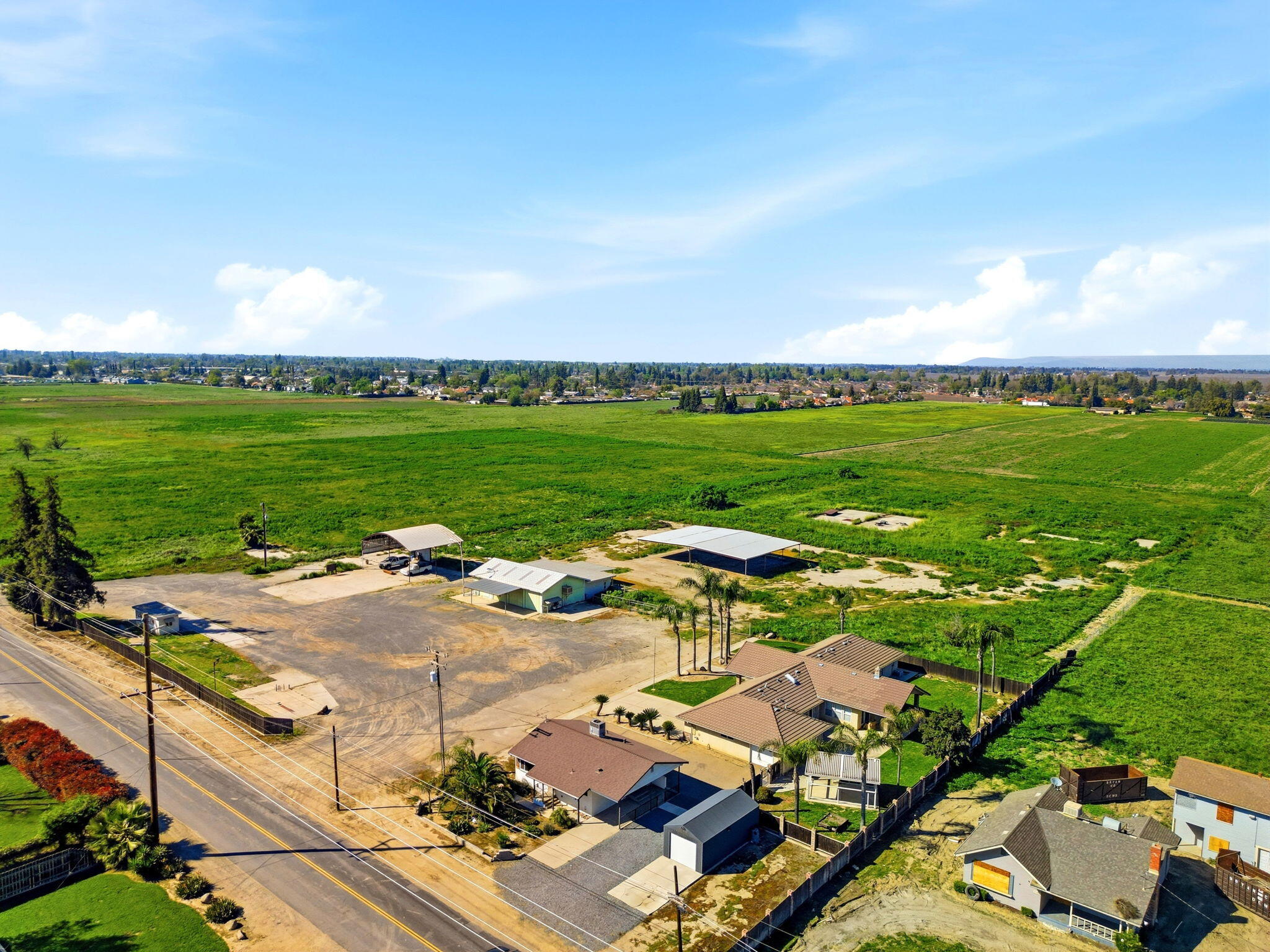 2702 E Goshen Ave, Visalia, CA 93292