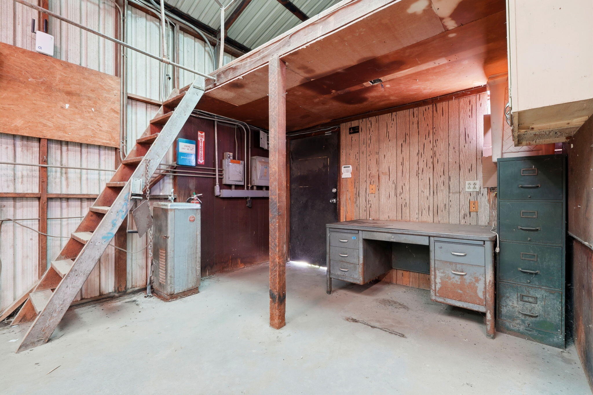 2702 E Goshen Ave, Visalia, CA 93292