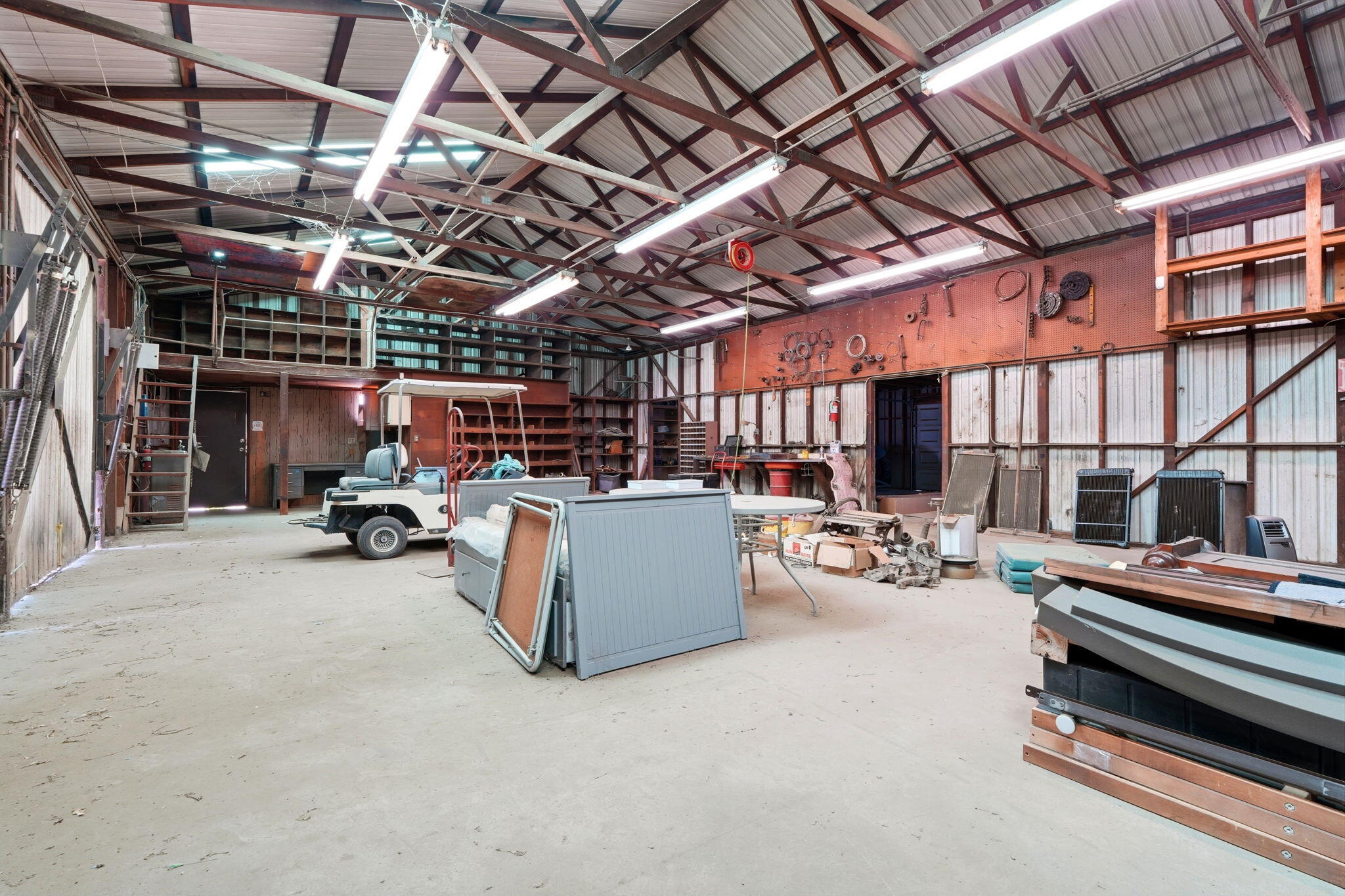 2702 E Goshen Ave, Visalia, CA 93292