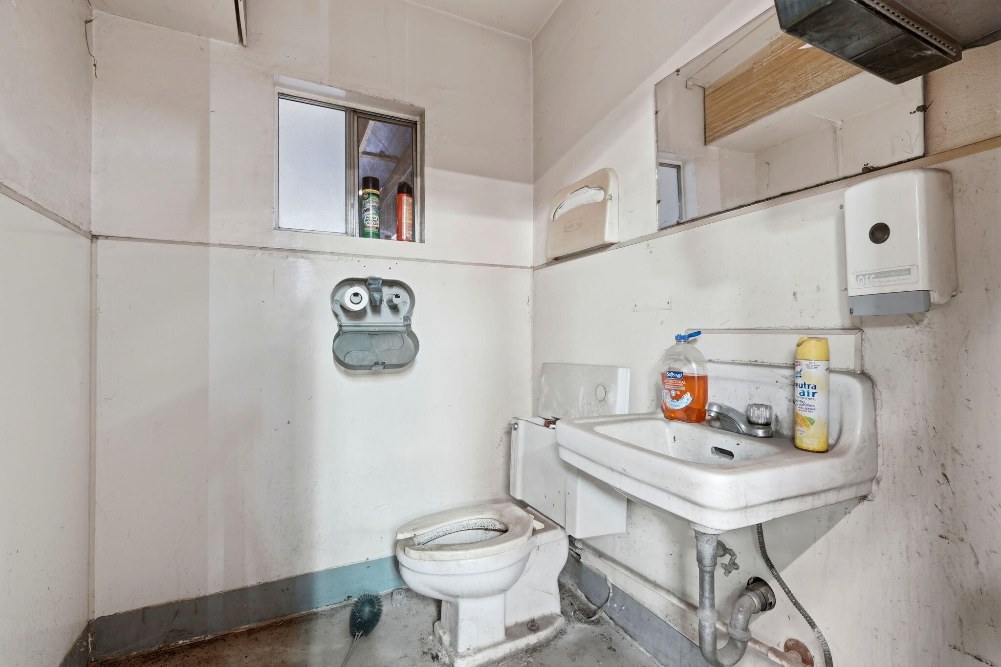 2702 E Goshen Ave, Visalia, CA 93292