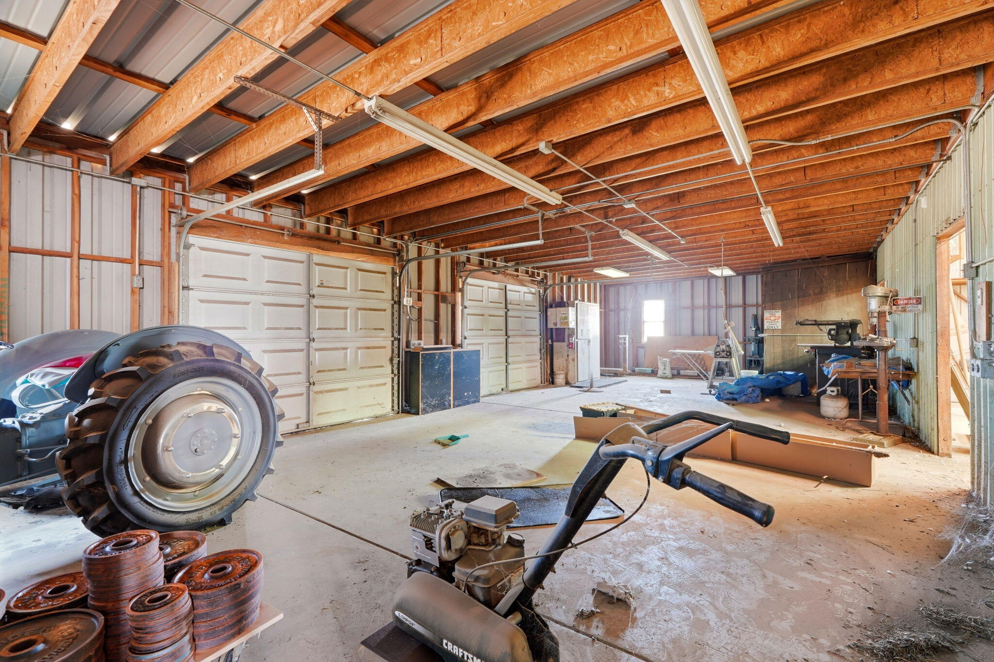 2702 E Goshen Ave, Visalia, CA 93292