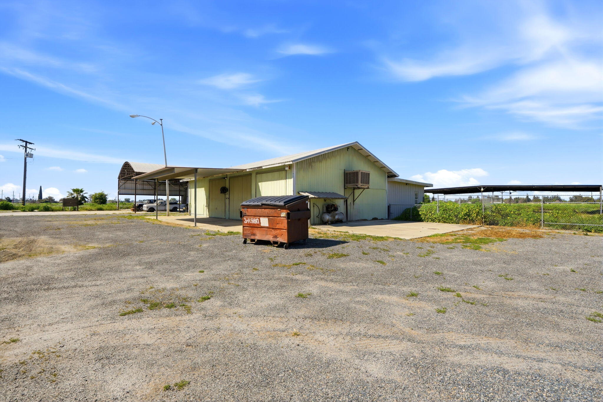 2702 E Goshen Ave, Visalia, CA 93292