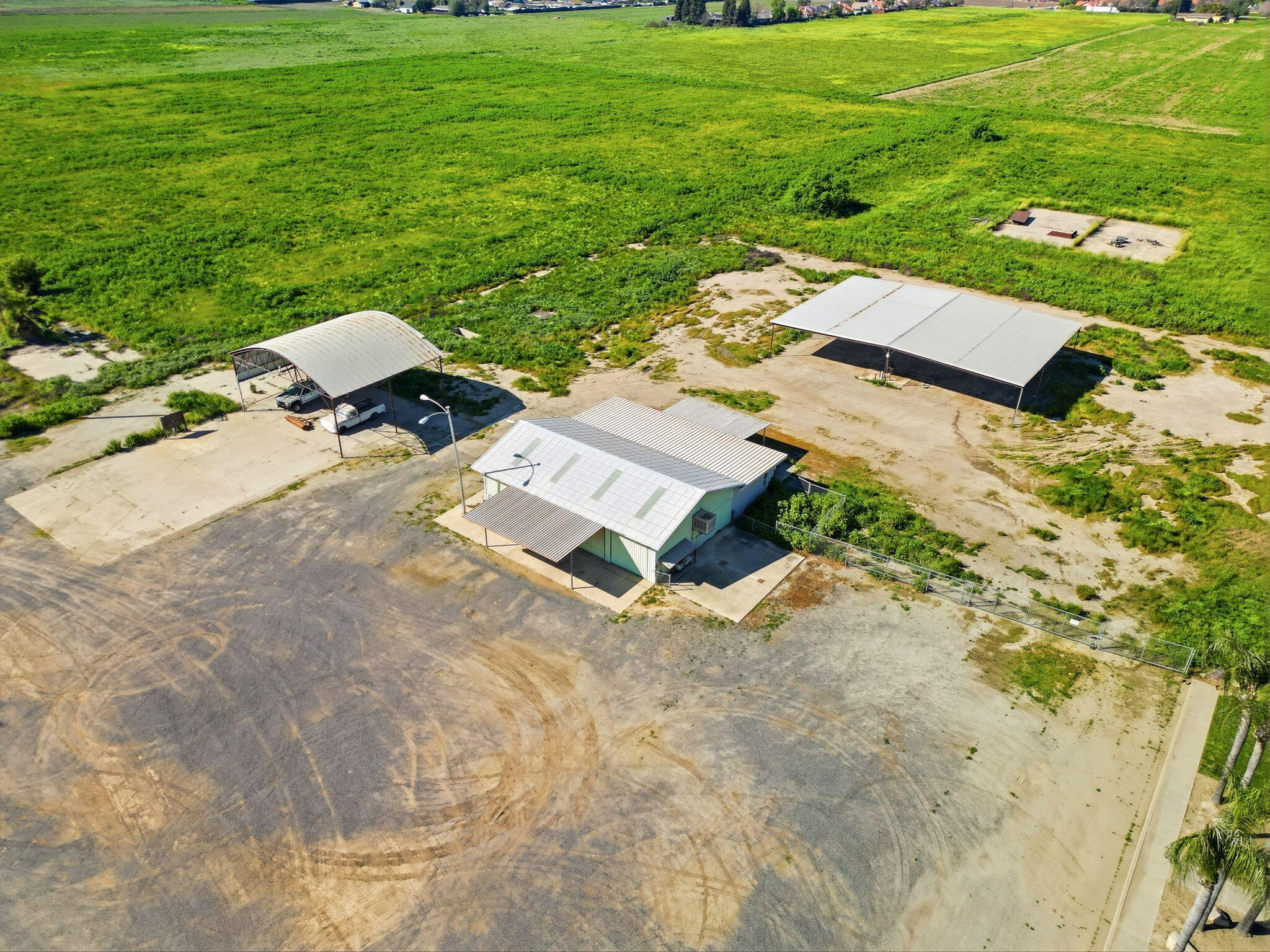 2702 E Goshen Ave, Visalia, CA 93292