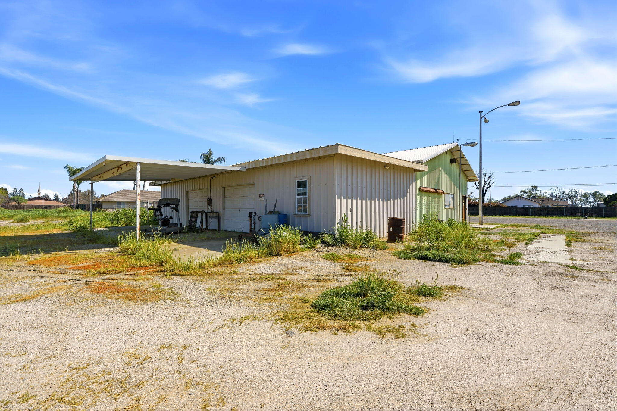 2702 E Goshen Ave, Visalia, CA 93292