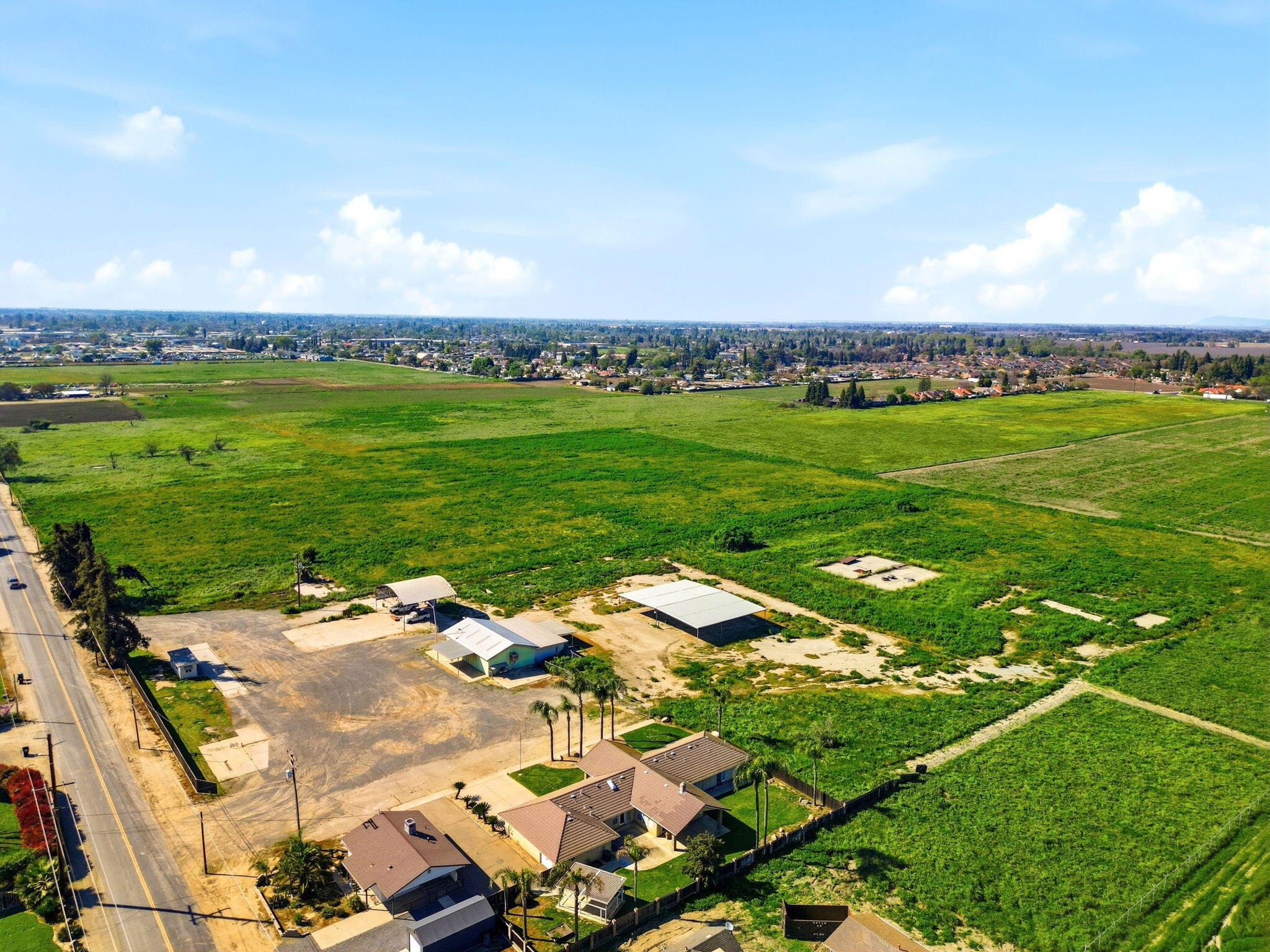 2702 E Goshen Ave, Visalia, CA 93292