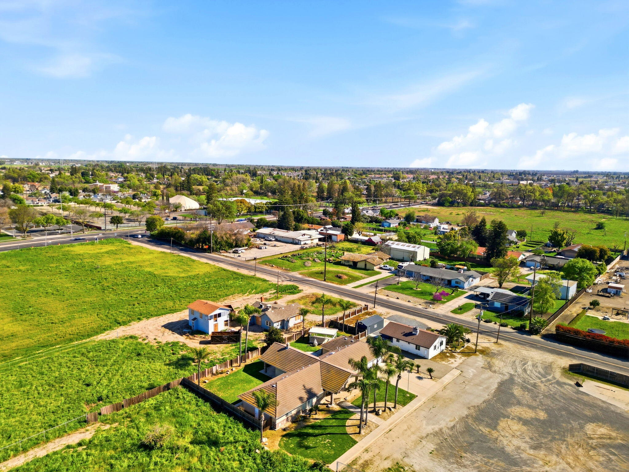 2702 E Goshen Ave, Visalia, CA 93292