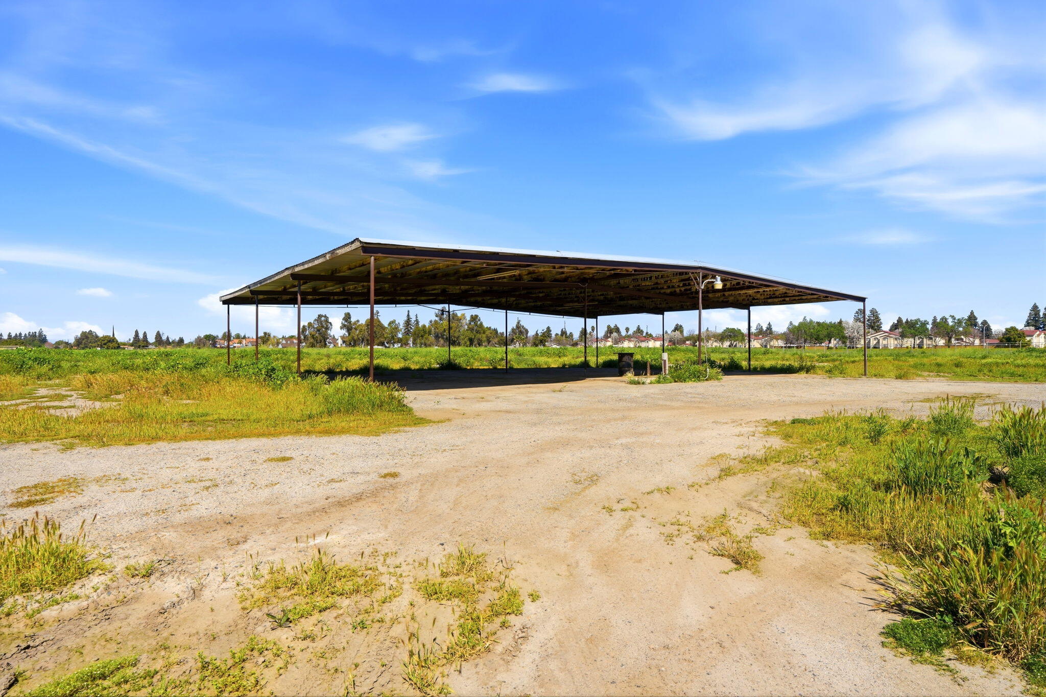 2702 E Goshen Ave, Visalia, CA 93292