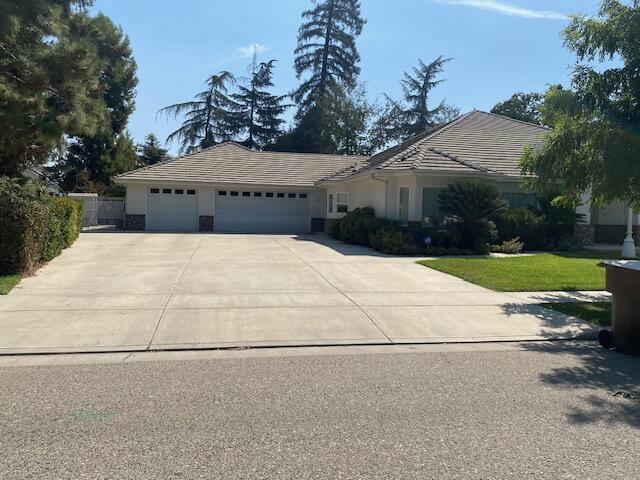 1110 Grove Dr, Tulare, CA 93274