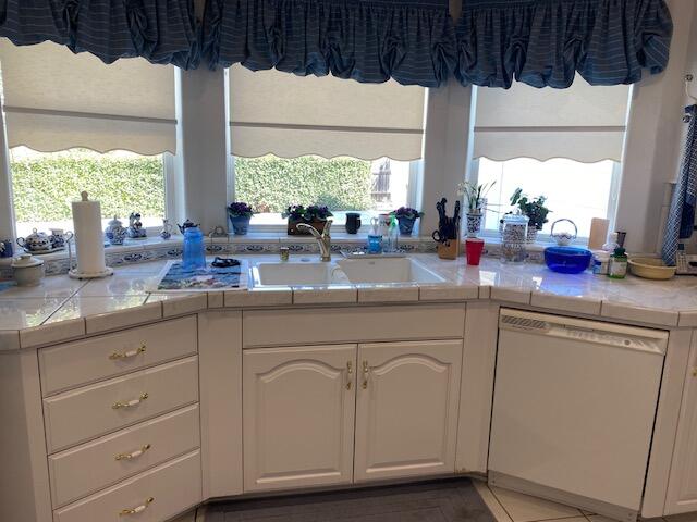 1110 Grove Dr, Tulare, CA 93274